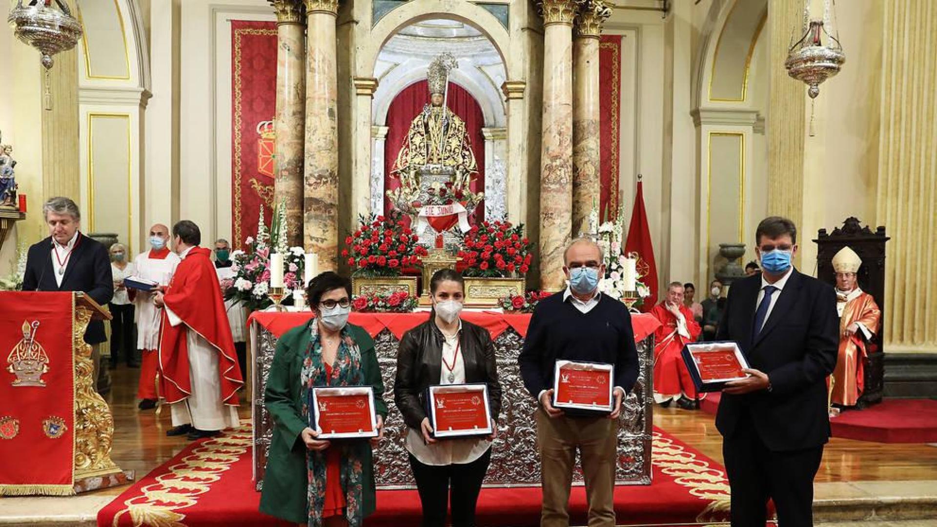 Las "manos amigas" de la pandemia reciben la gratitud de San Fermín