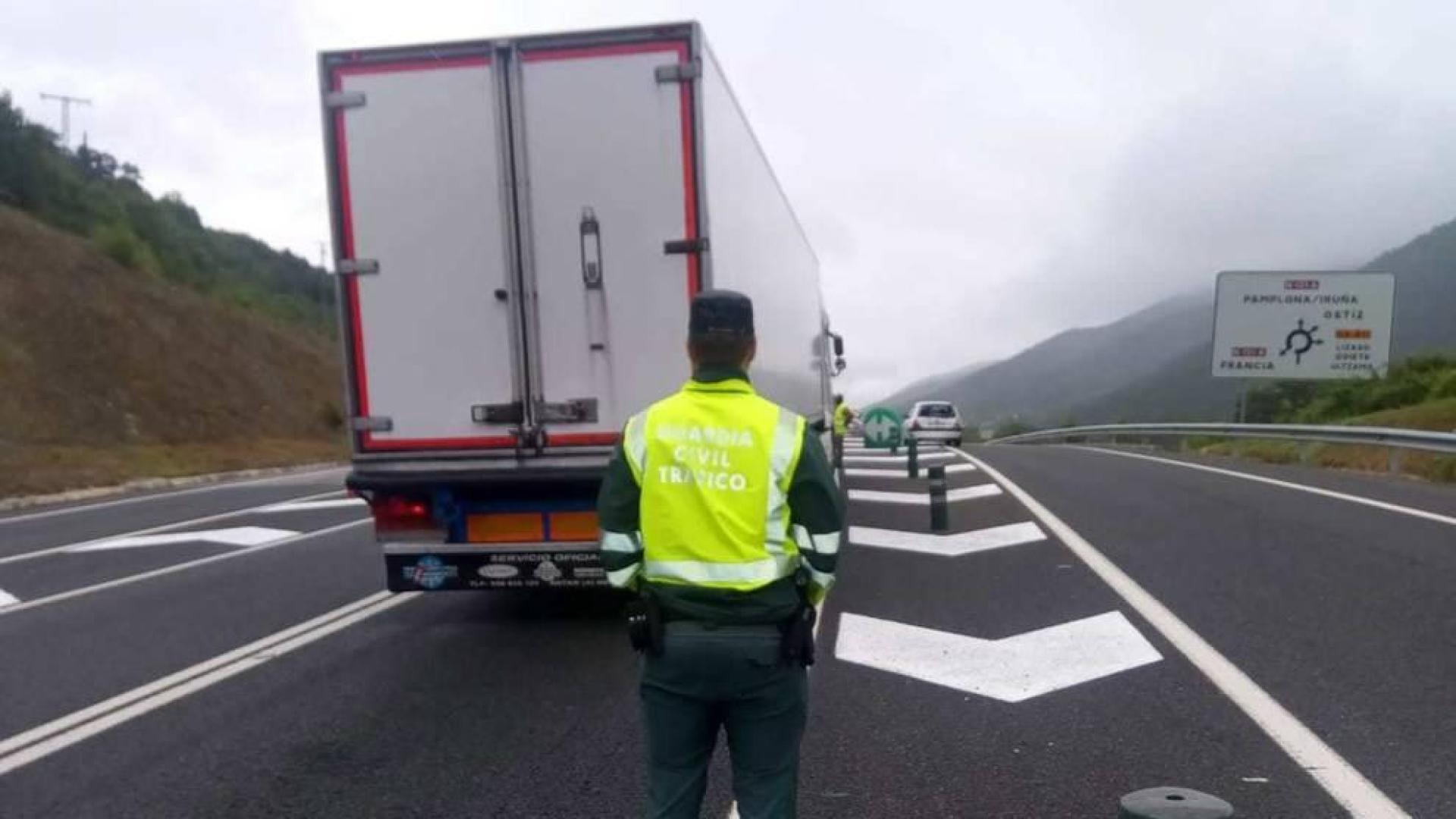 Un camión y un turismo sufren una colisión en Ostiz sin que se produzcan heridos