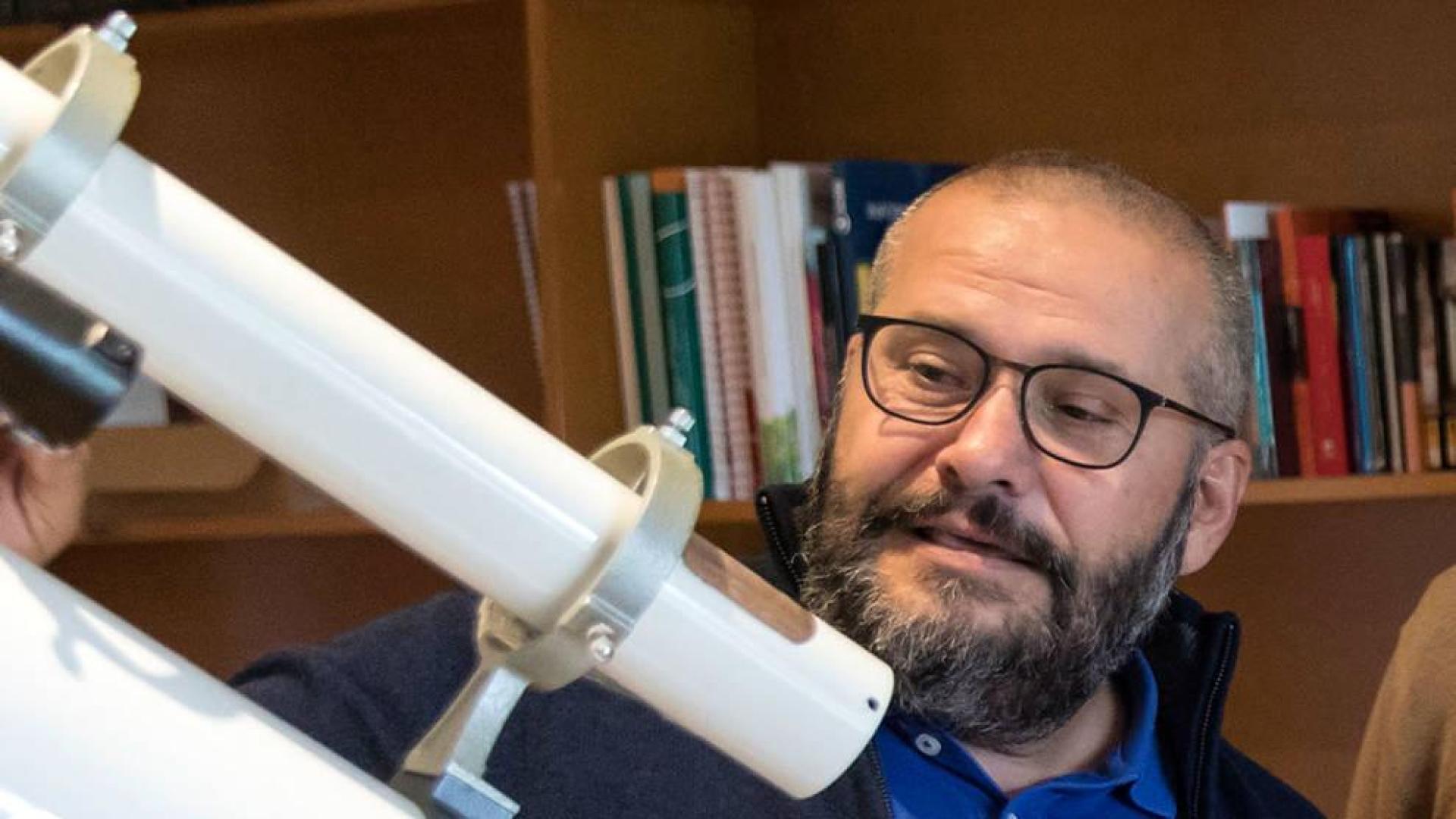 Javier Armentia, coordinador del Planetario de Pamplona.