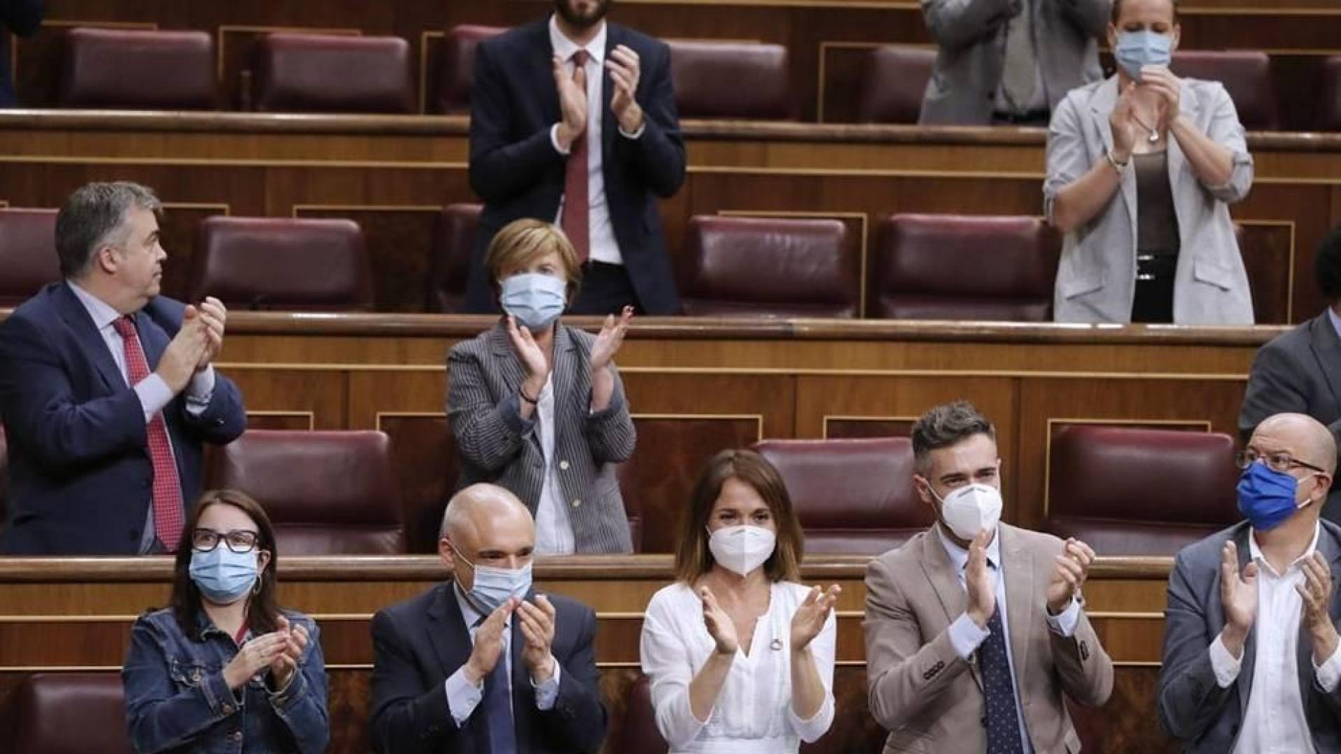 Todo el Congreso, salvo VOX con su abstención, da el sí al ingreso mínimo