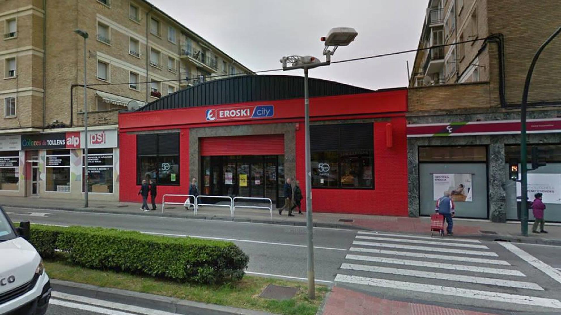 Herido al caer de 5 metros al interior de un supermercado de Pamplona