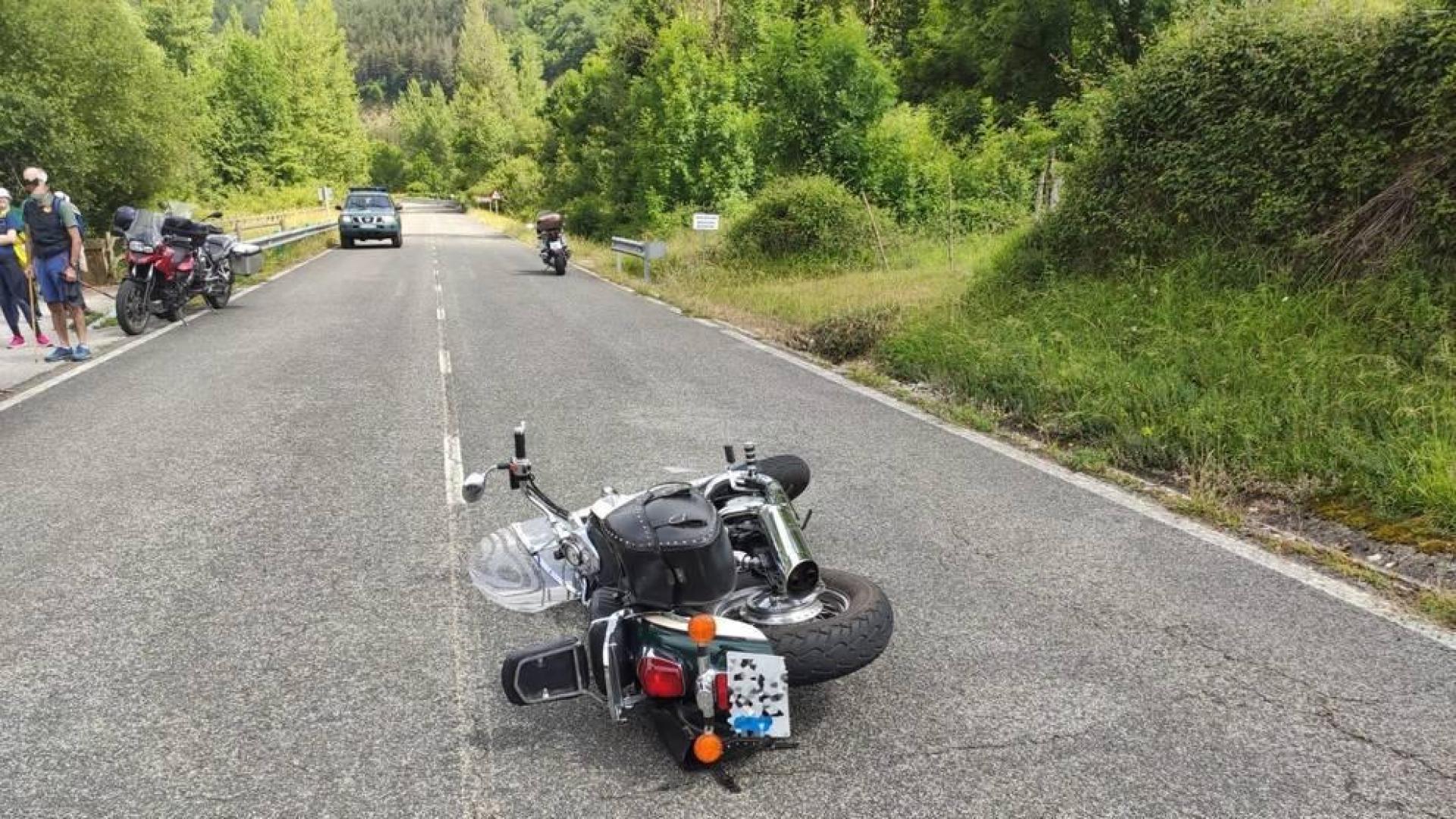 Herido leve un motorista de 61 años tras sufrir una caída en Latasa
