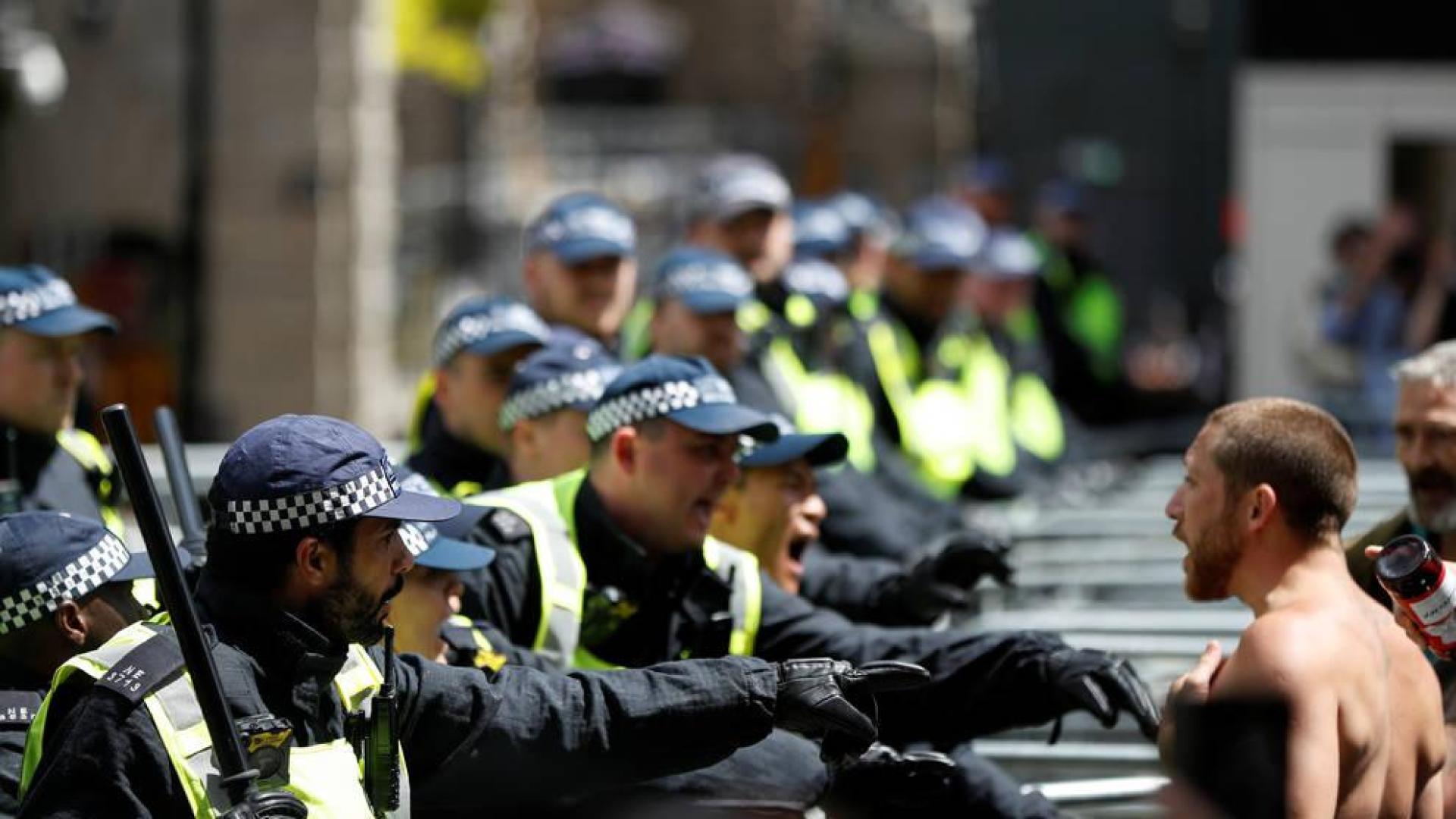 Más de 100 detenidos tras las protestas violentas en Londres