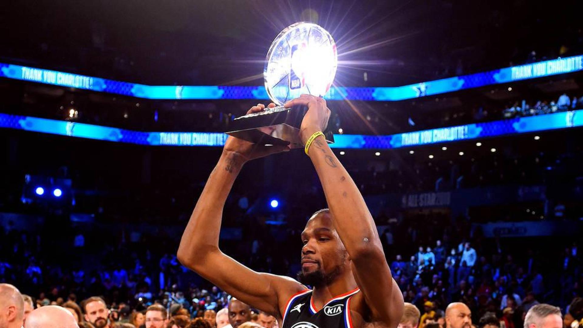Durant y Antetokounmpo se cansan de anotar en otro All-Star monótono