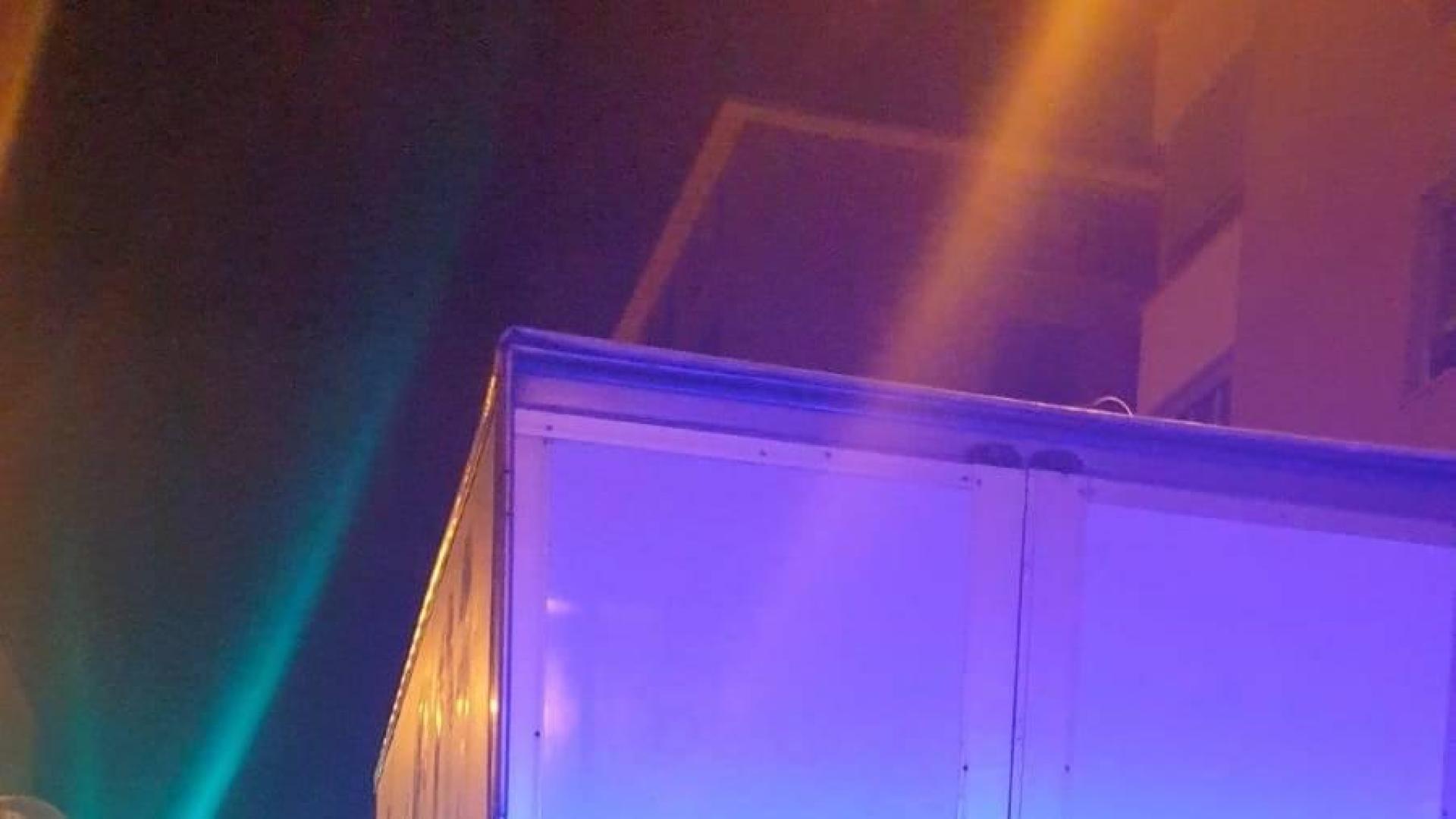 Localizan dormido a un camionero en un semáforo y triplica la tasa de alcohol