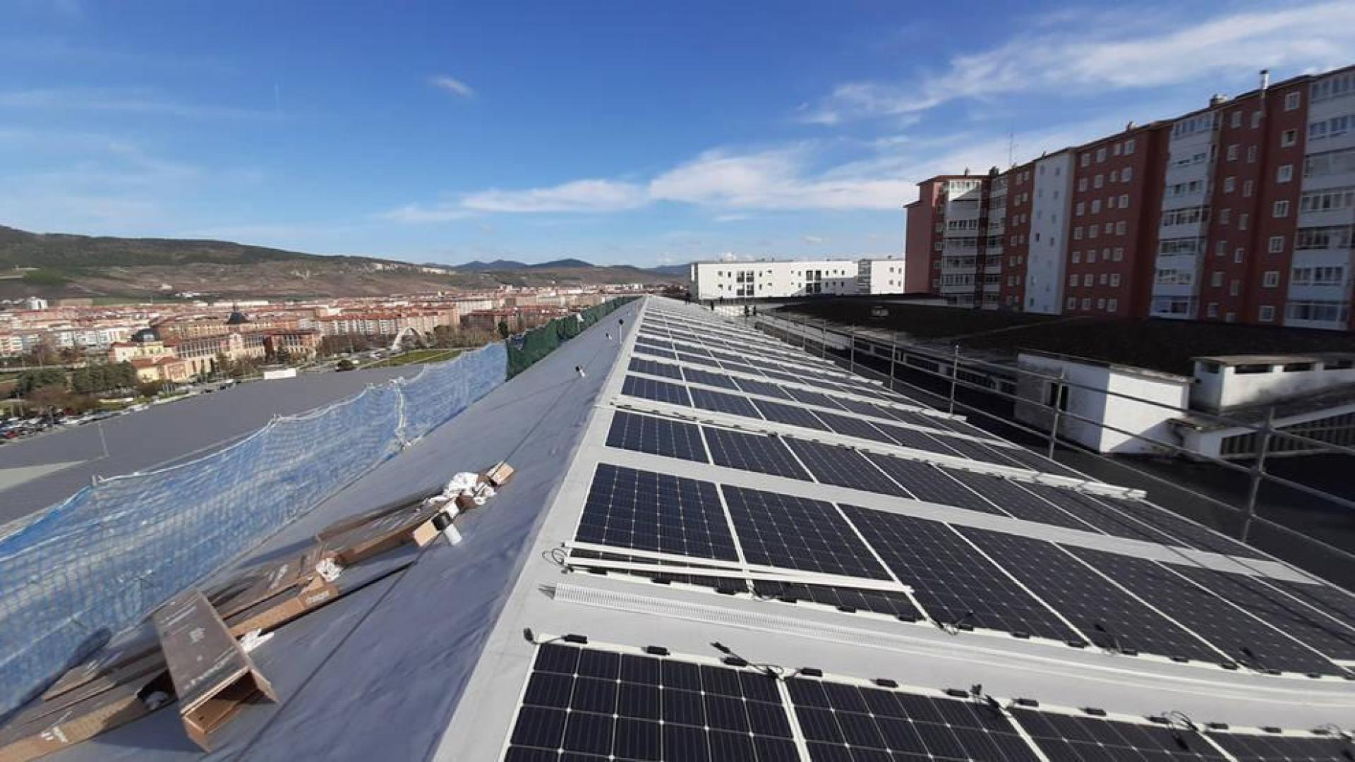 Instalada la cubierta fotovoltaica en el edificio de Seguridad Ciudadana