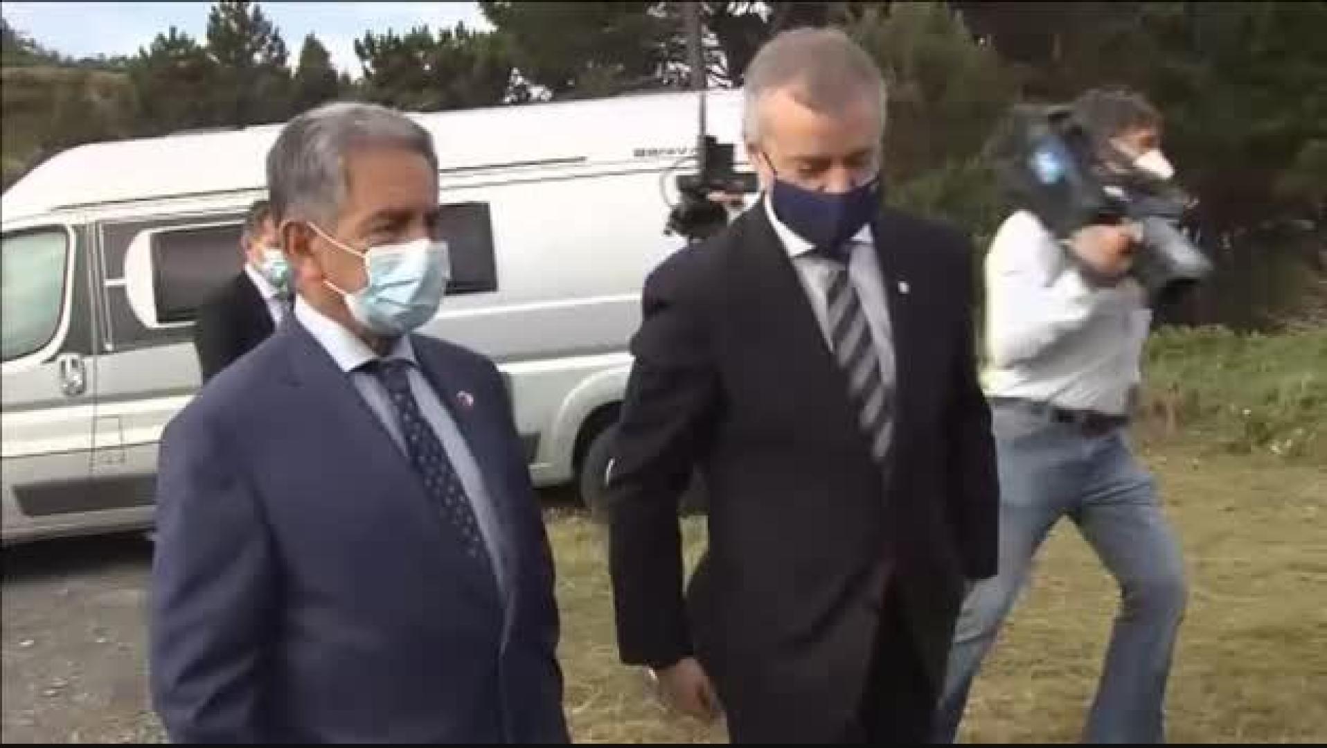 Vídeo: Simbólico encuentro entre Revilla y Urkullu para escenificar la movilidad entre Cantabria y País Vasco