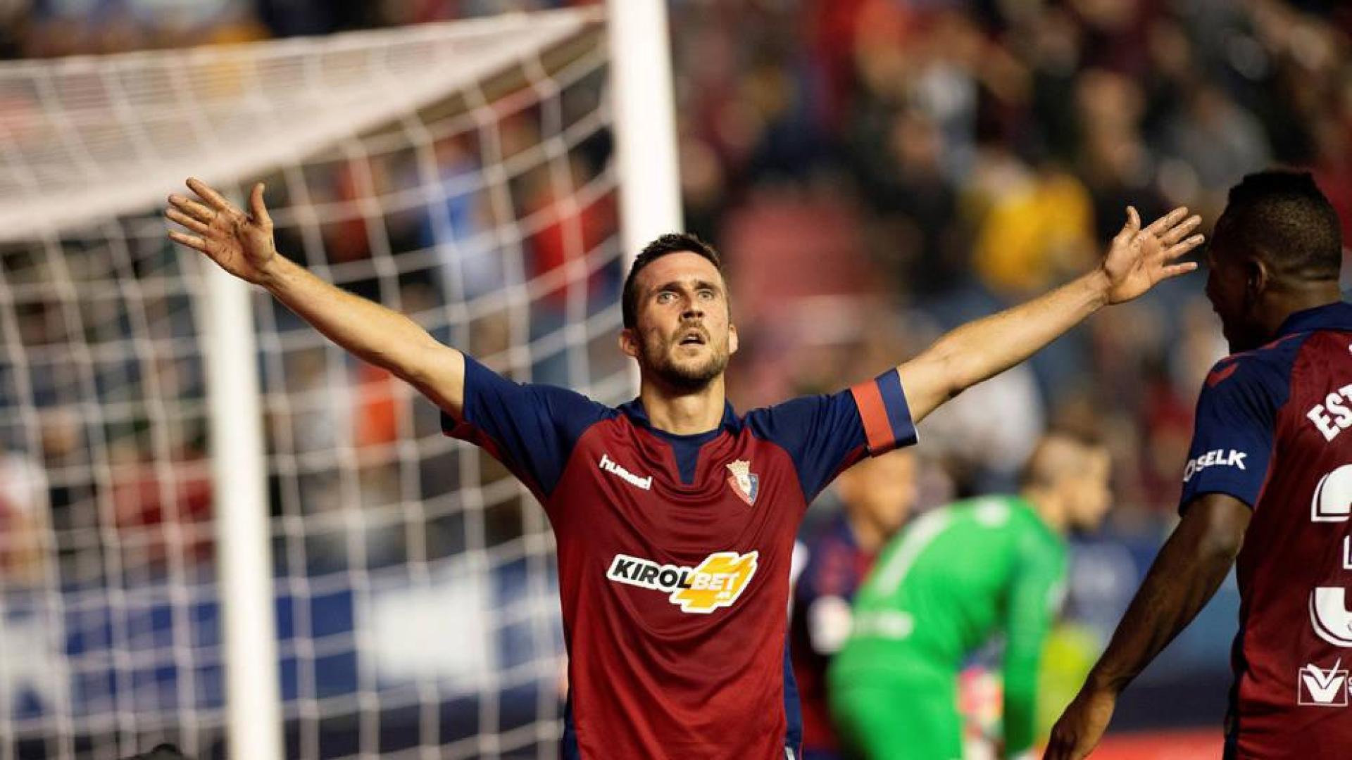Osasuna remonta al Valencia e iguala su récord de imbatibilidad en El Sadar