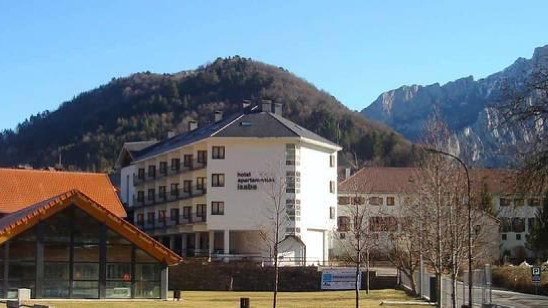Hotel Isaba fachada