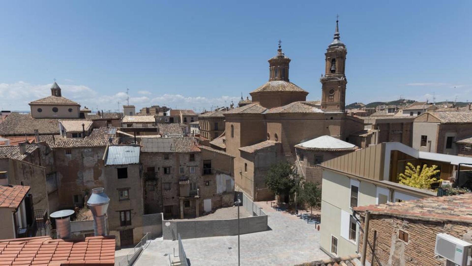 Tudela estrena su plaza con más humor