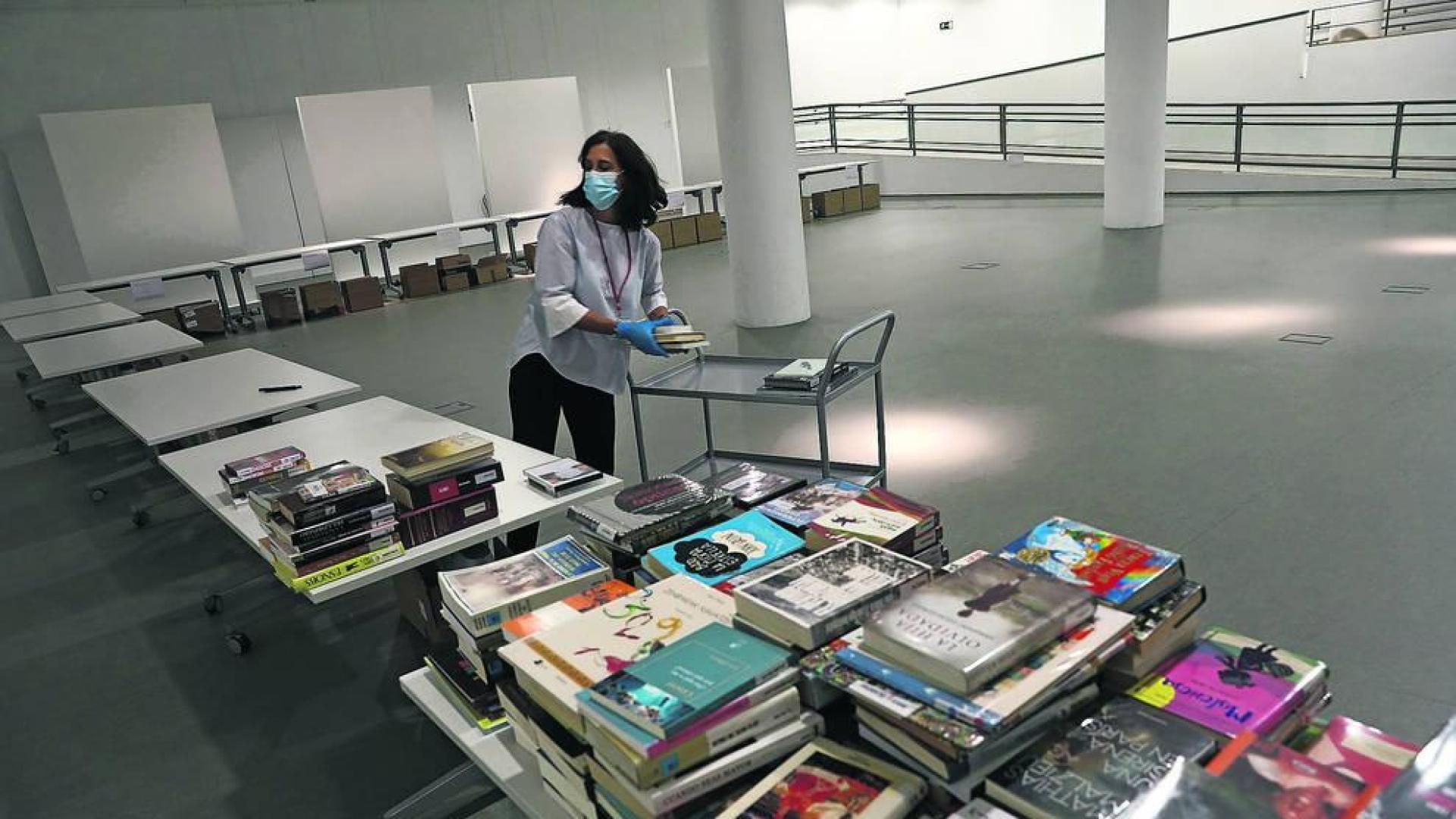 Imagen tomada a finales de mayo en la Biblioteca de Navarra, en los preparativos para retomar la devolución de libros prestados.