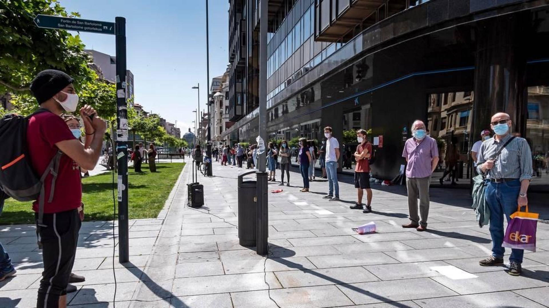 Más de un centenar de personas han participado en este acto en Pamplona con motivo del Día Mundial de las Personas Refugiadas