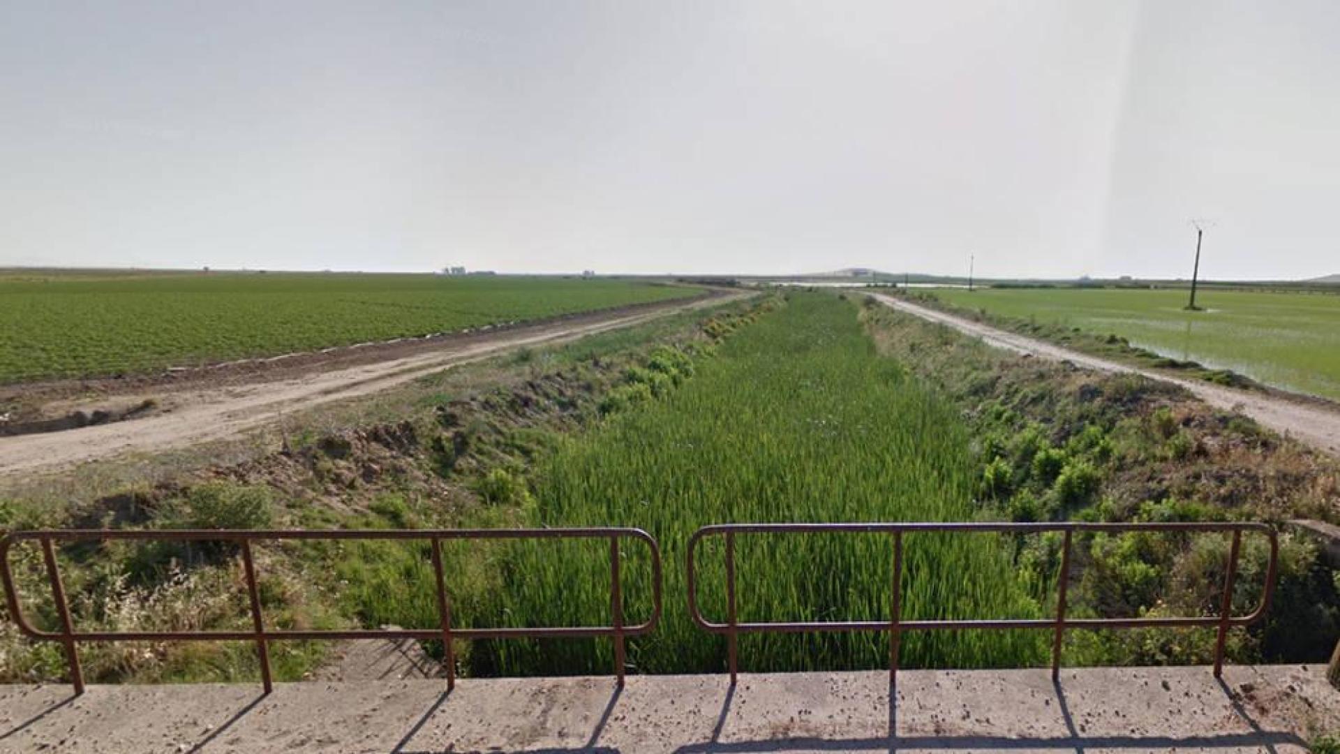Canal entre Hernán Cortés y Santa Amalia, en Badajoz.