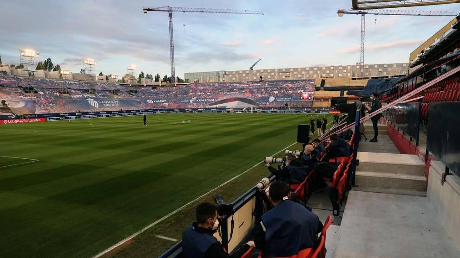 Evite abrazos y no se mueva del asiento