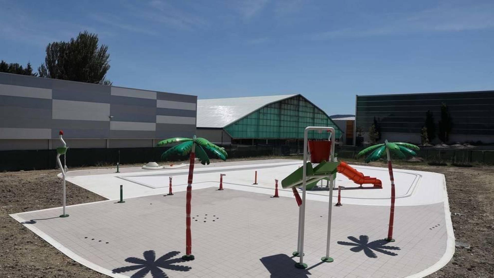 Nueva piscina infantil y zona acotada en Mutilva