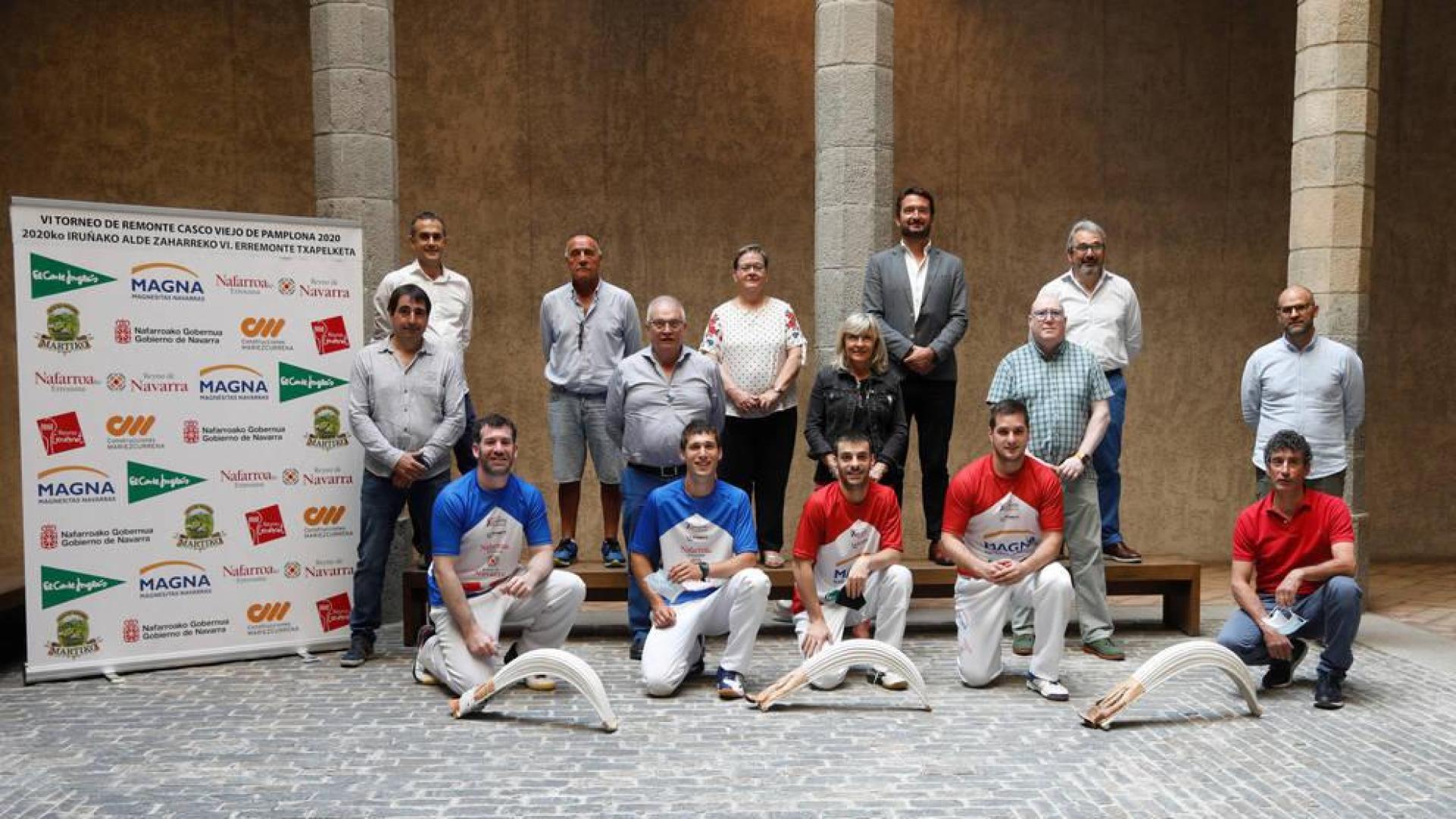 Arriba: José Miguel Leache (e-Remonte), Jesús Mª Porrón (FNPV), Merche Almiñana (ADANO), Miguel Bados (El Corte Inglés), José Antonio Yeregui (e-Remonte). En medio, Jokin Arruti (Aoiz), Miguel Pozueta (INDJ), María Caballero (Pamplona), Alfredo Arruiz (F. Remonte) y Fernando Aranguren (amplona). Abajo:  Garcés, Azpíroz, Beñat y Ezkurra II y Jaime Aguirre (F. Remonte).