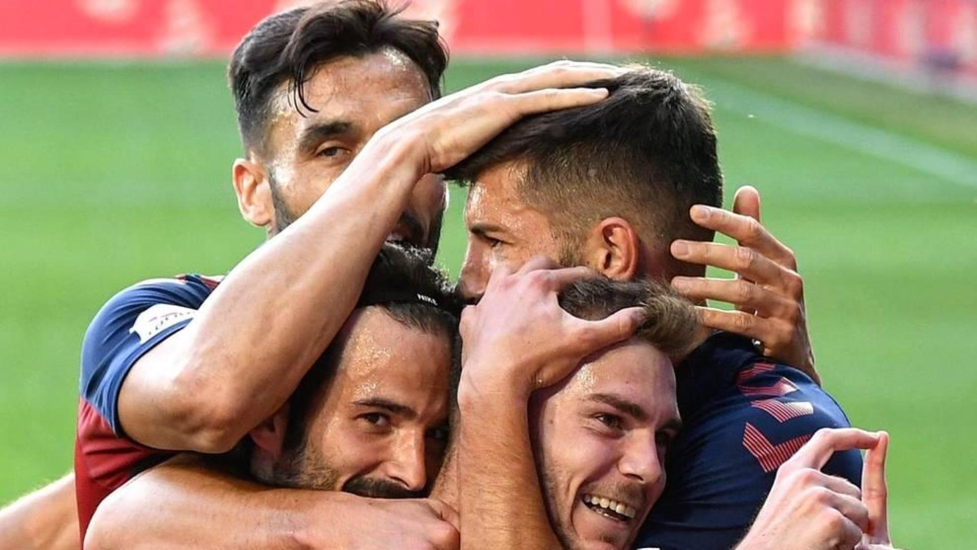 Lato celebra el gol al Alavés.