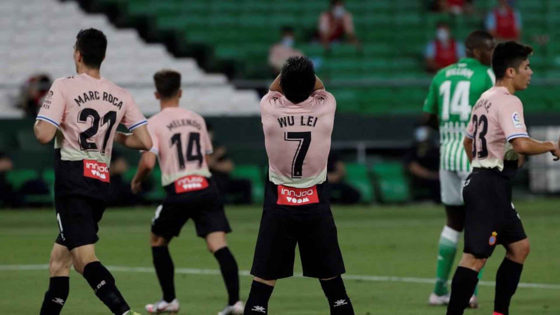 El Espanyol se hunde sin remisión y el Betis de Alexis toma oxígeno