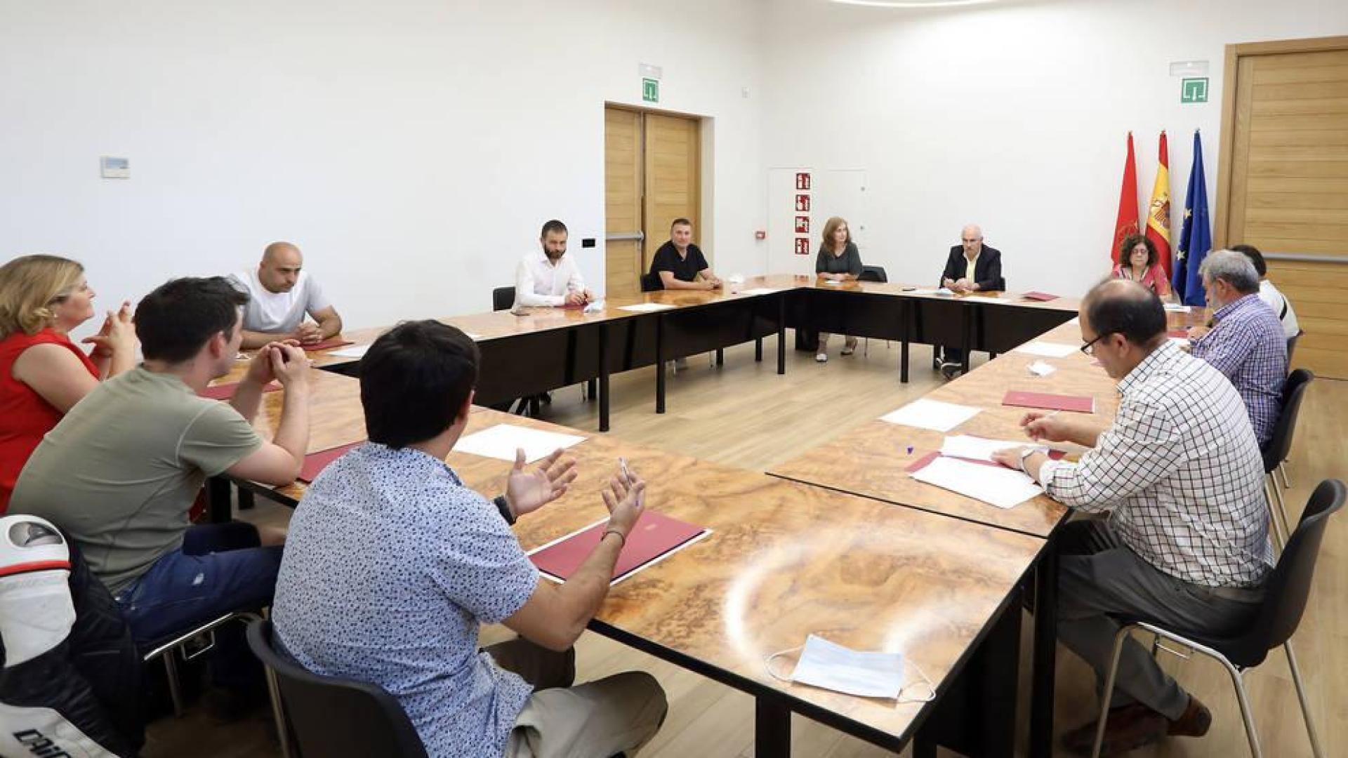 El Gobierno foral firma un convenio con ayuntamientos de Tierra Estella para proteger el paisaje singular de Montejurra