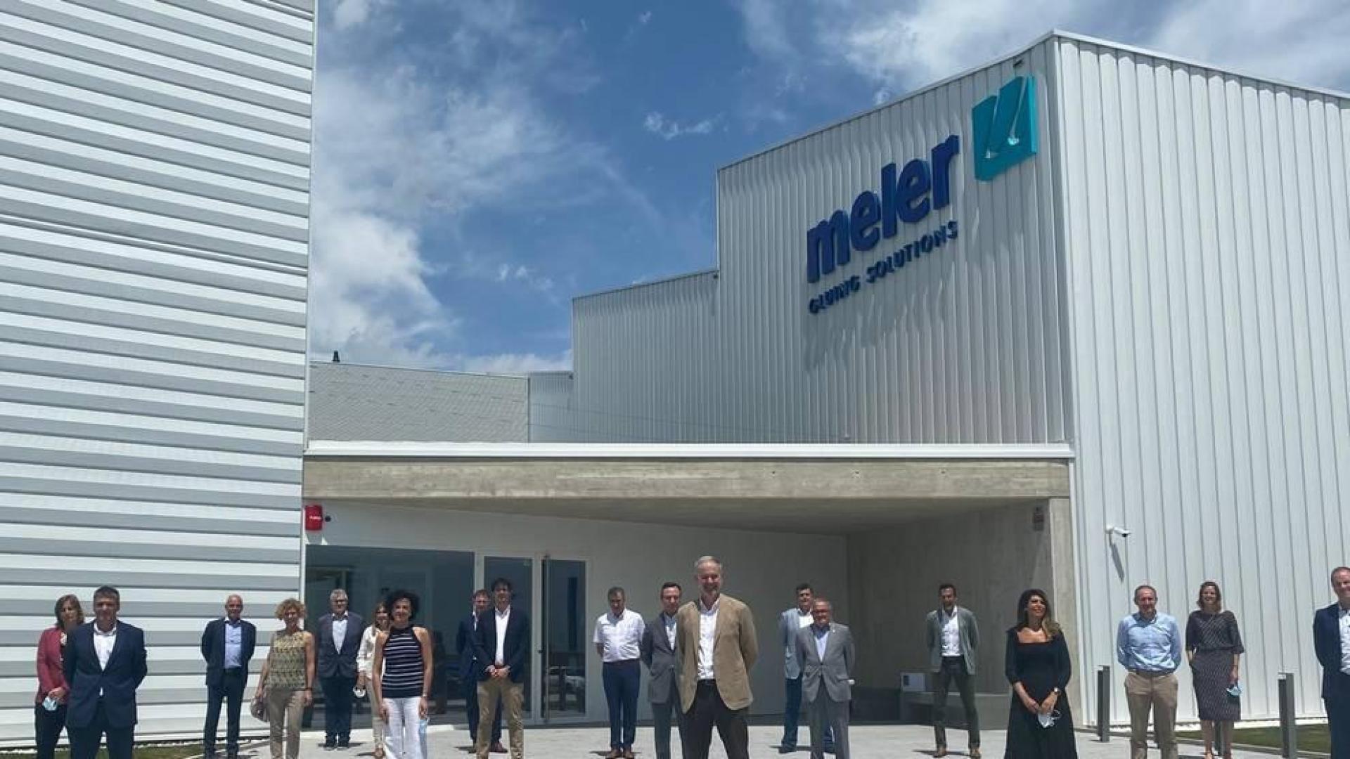 Foto de familia tras el primer consejo rector de forma presencial tras el confinamiento de APD Navarra.