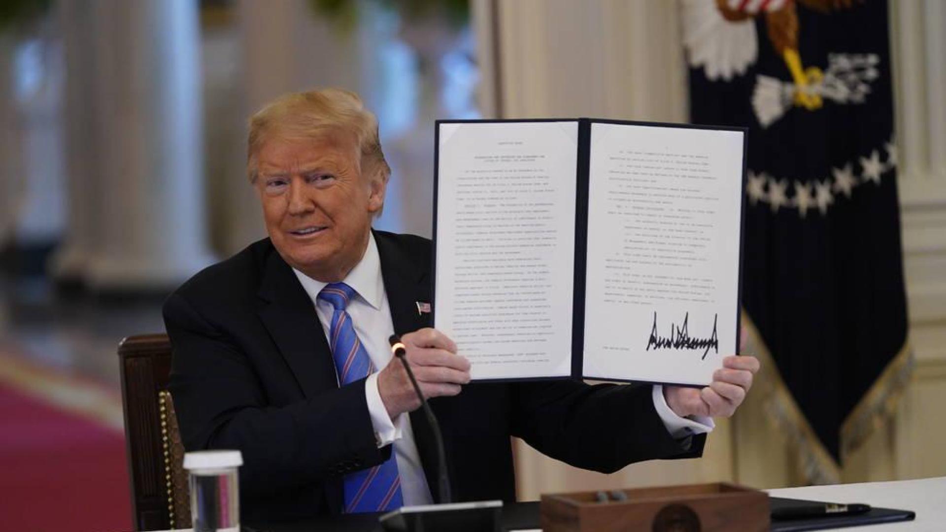 Trump aprueba una orden que castiga la destrucción de estatuas con hasta 10 años de cárcel