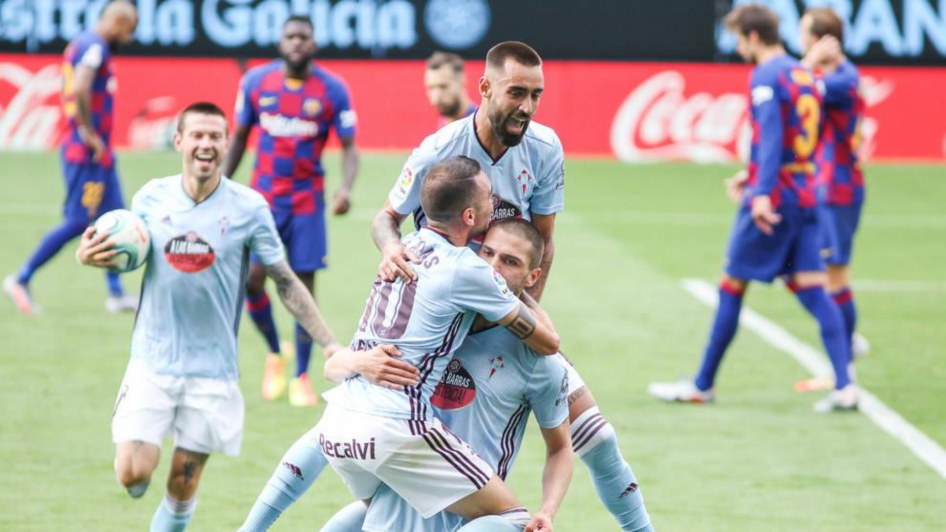 Los jugadores del Celta celebran el primer gol.