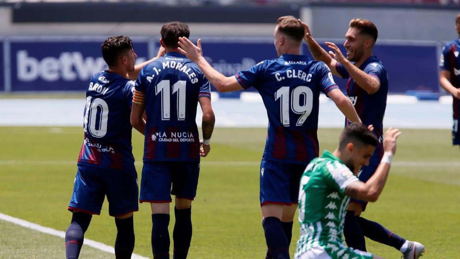 El Levante se acerca a la permanencia ante un Betis en caída libre