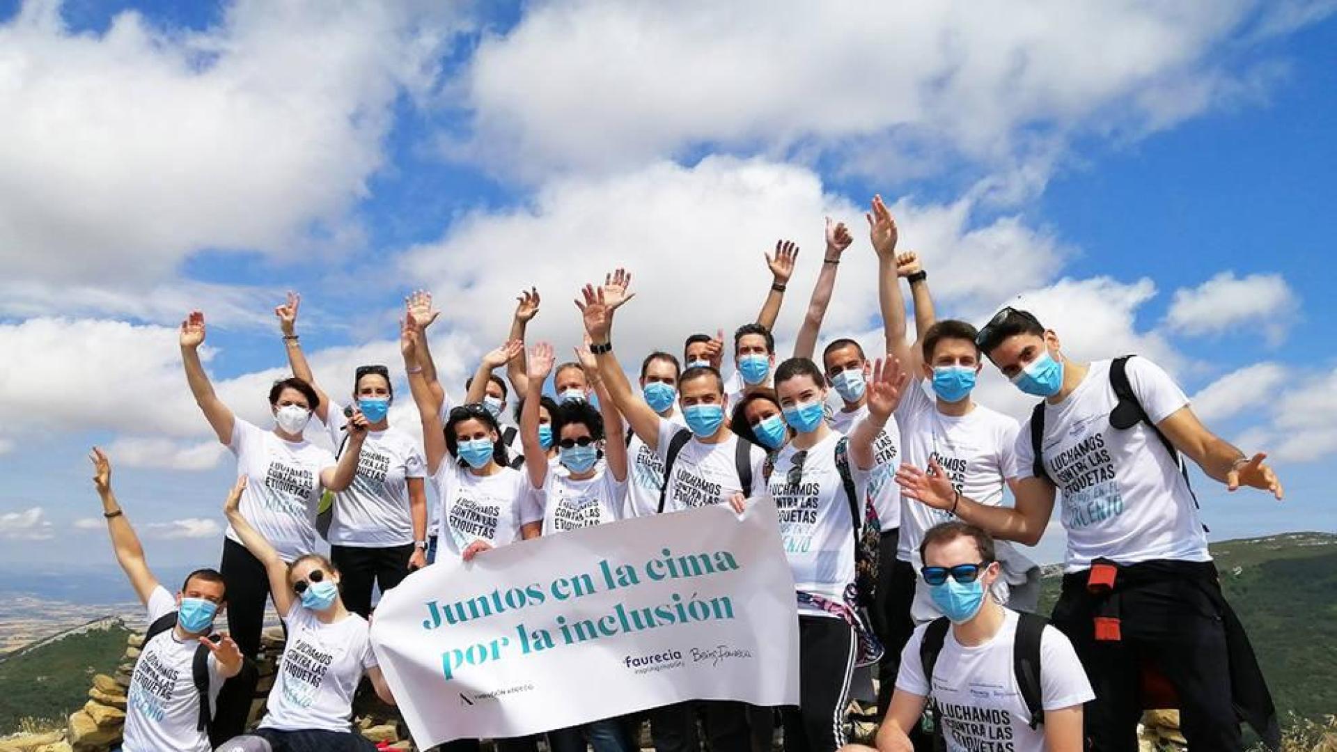 Desirée Vila asciende la Peña de Unzué junto a 30 empleados de Tecnoconfort