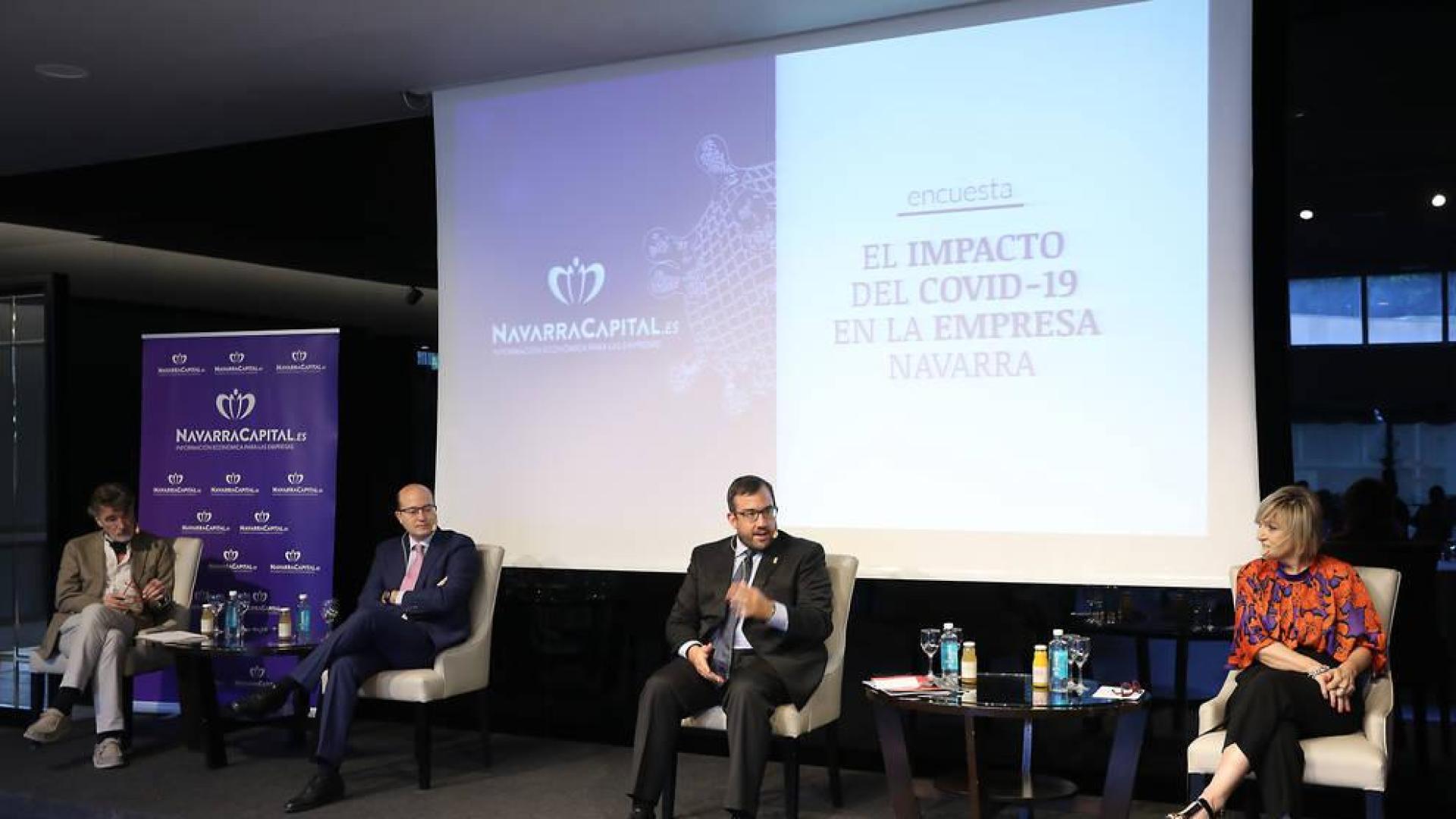 Chechu Rodríguez (CCOO), Carlos Fernández Valdivielso (CEN), Javier Remírez (Gobierno) y Marisol Vicente (UGT), este martes, durante el debate.