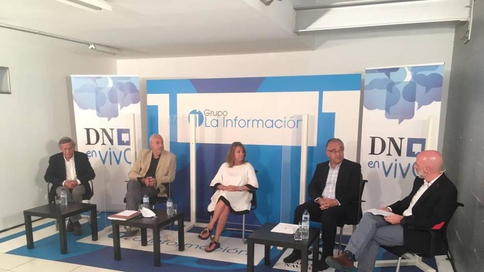 Enrique Maya, alcalde de Pamplona, Ana Beriáin, presidenta de AEHN, Carlos Artundo, director general de Salud y José María Marco, presidente de la comisión taurina de la Casa de Misericordia, han participado en el debate.