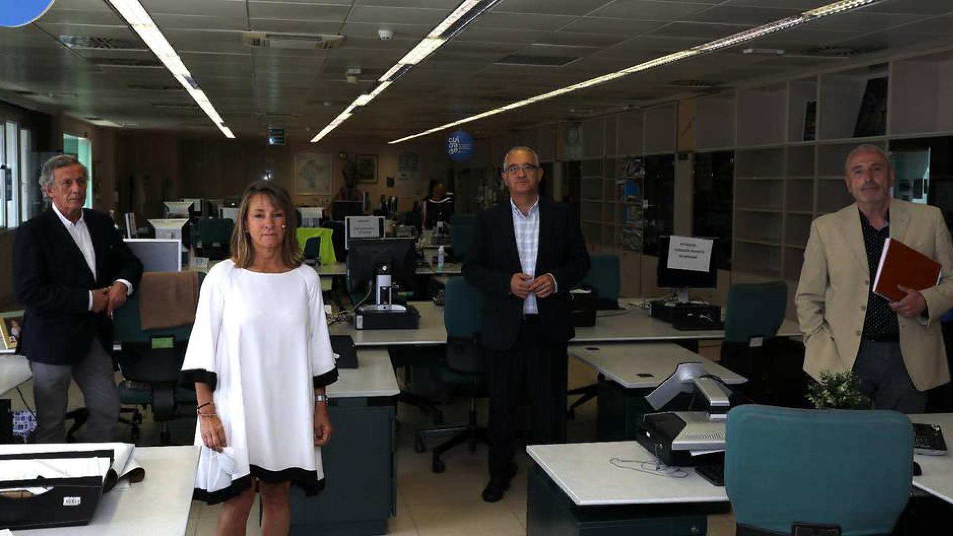 Desde la izquierda, José Mª Marco, Ana Beriáin, Enrique Maya y Carlos Artundo en la redacción de Diario de Navarra.
