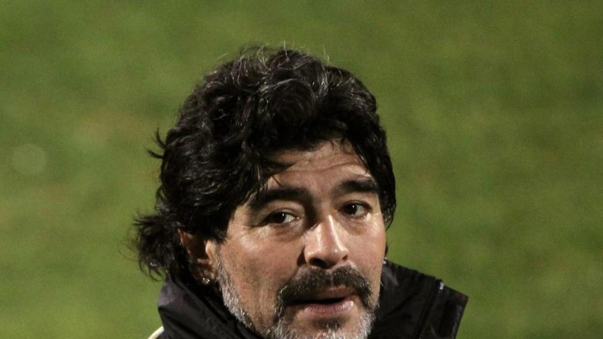Maradona define a Valdés como "un portero malo"