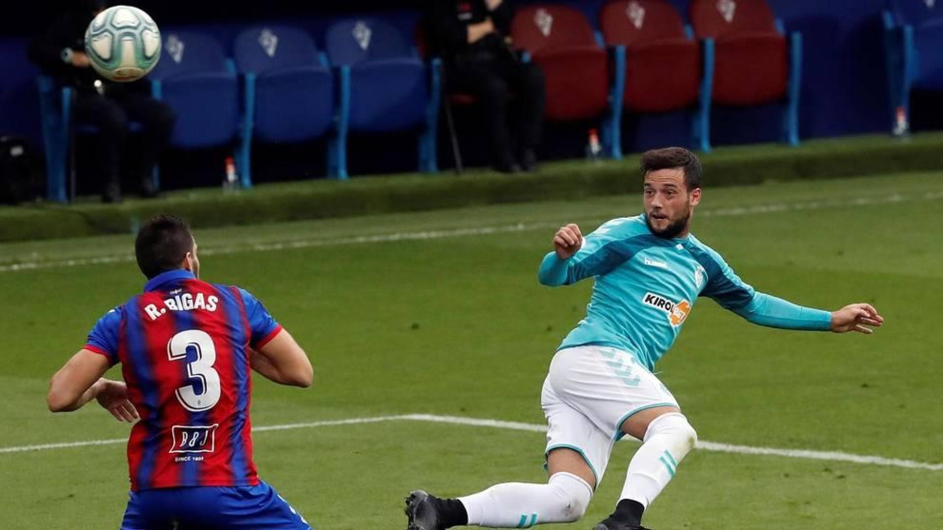 Imágenes del partido entre Eibar y Osasuna disputado en Ipurura