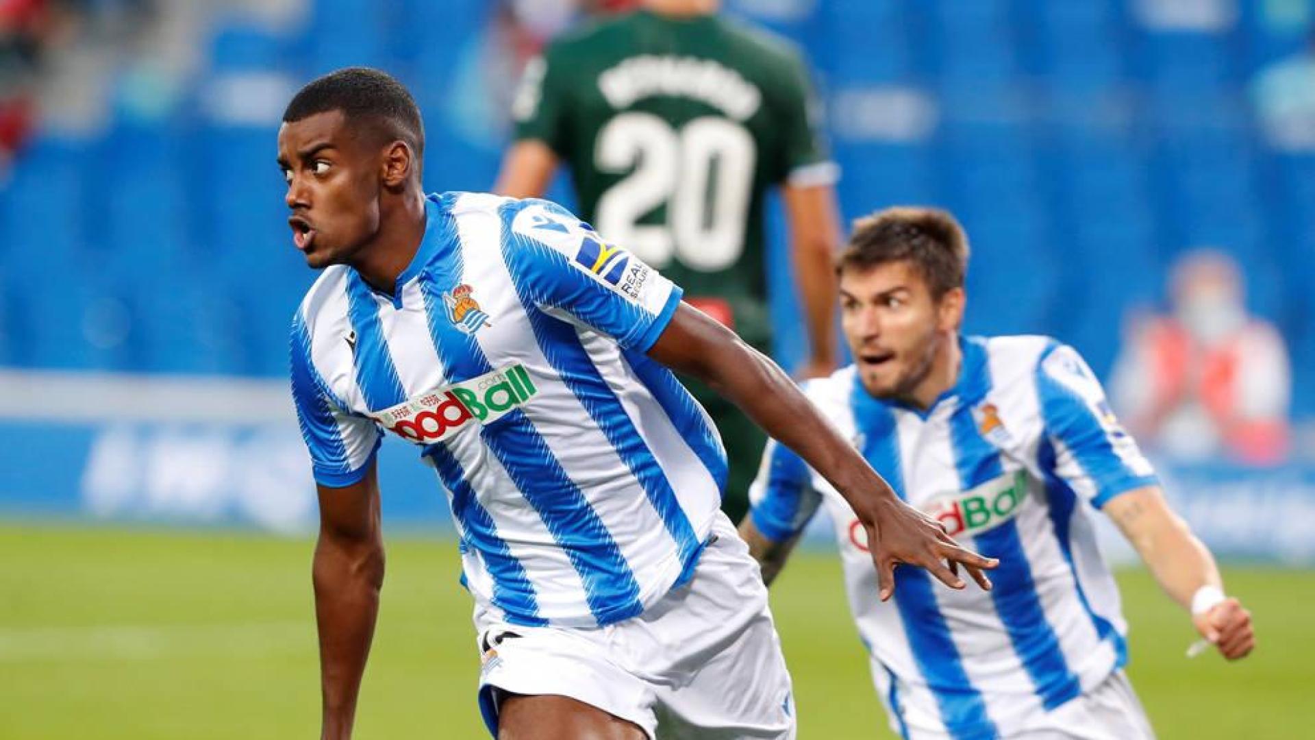 La Real remonta y empuja más al Espanyol al descenso