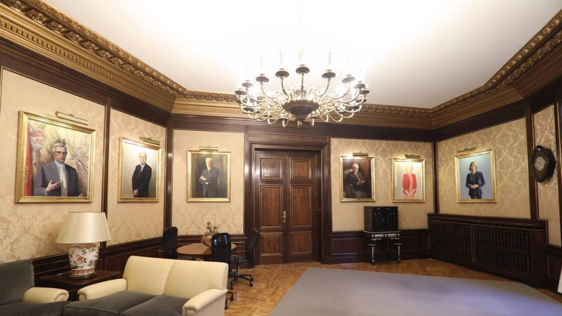 El retrato de Uxue Barkos ya cuelga en el Palacio de Navarra