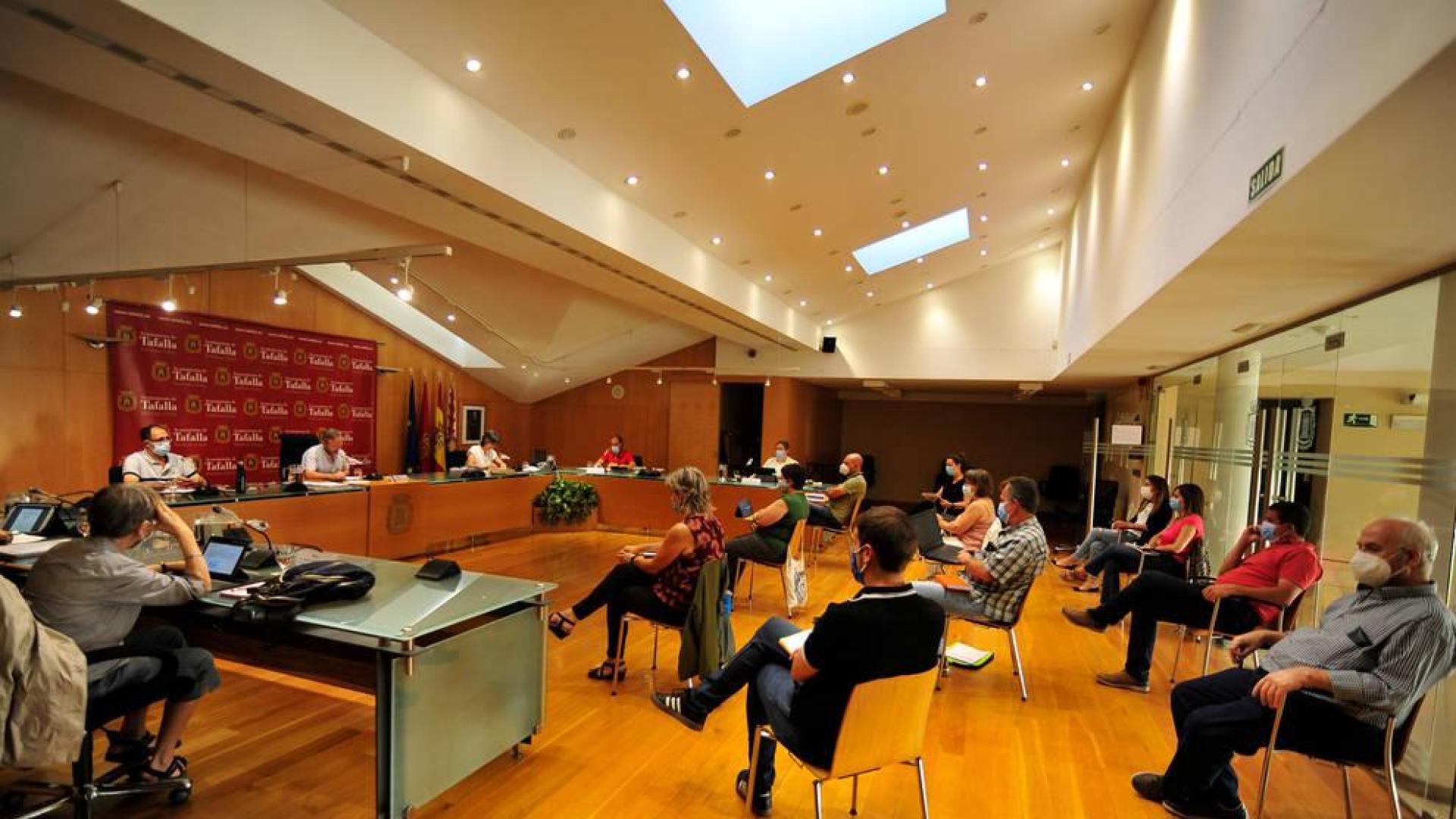 Aspecto del salón del plenos de Tafalla de ayer, primero tras el inicio de la pandemia del coronavirus.