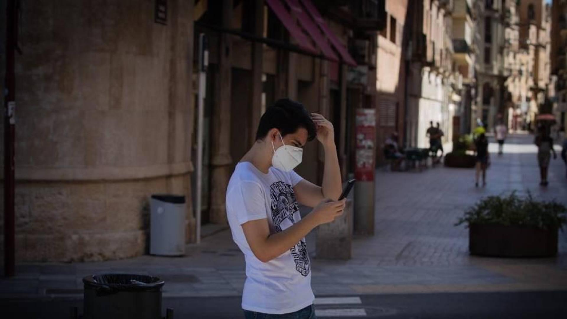 La mascarilla será obligatoria desde mañana en Cataluña aunque haya distancia de seguridad