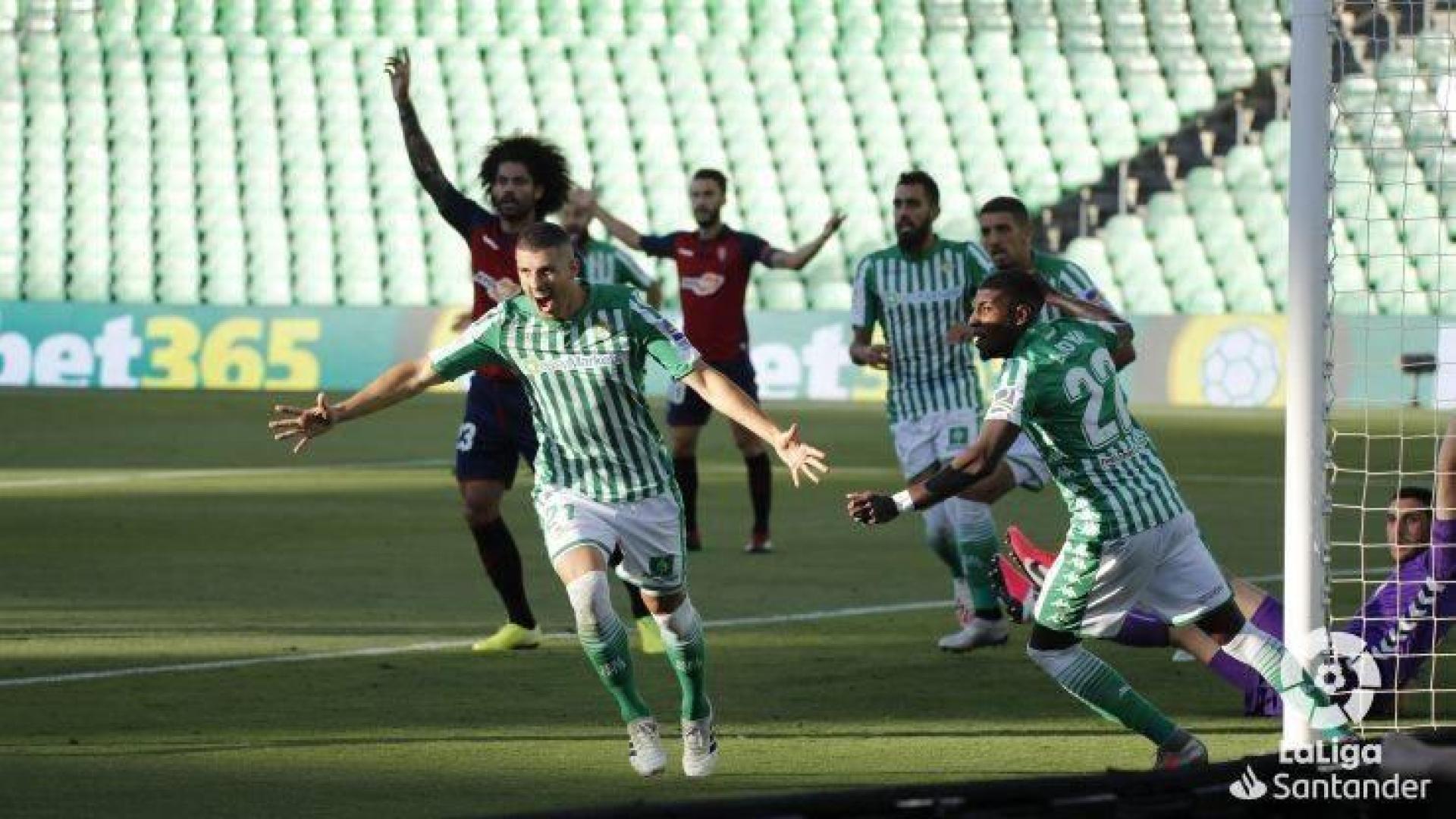 Guido Rodríguez celebra el primer gol del Betis.