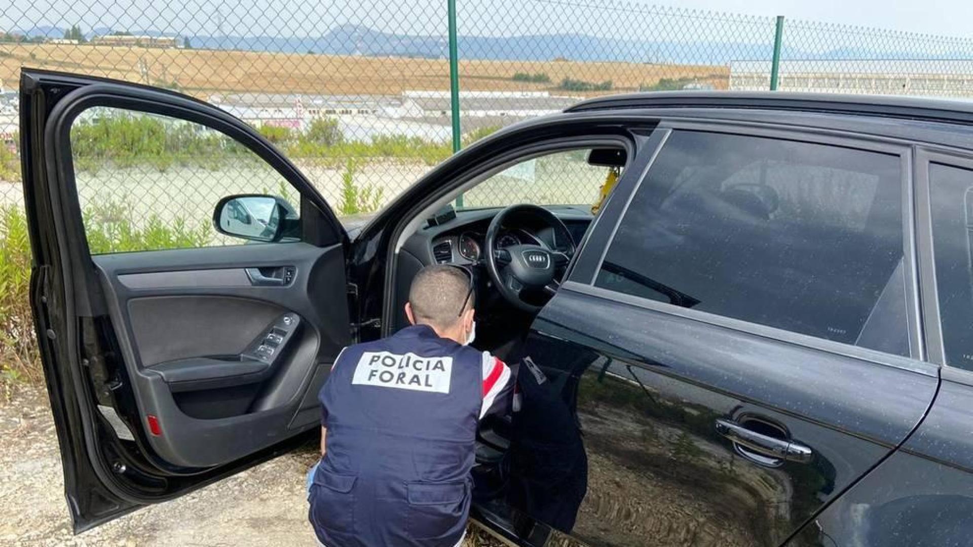 Un conductor con cuatro retiradas de carné se da a la fuga tras conducir de forma temeraria en la Ronda de Pamplona