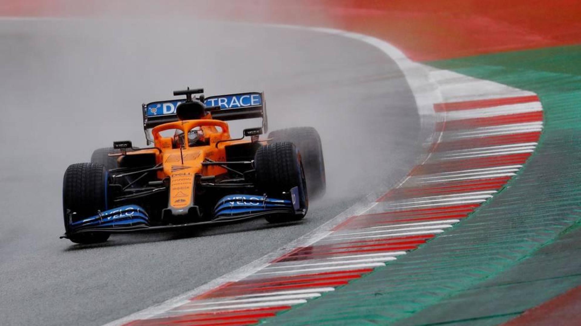 Hamilton reina bajo la lluvia y Sainz saldrá tercero, su mejor clasificación