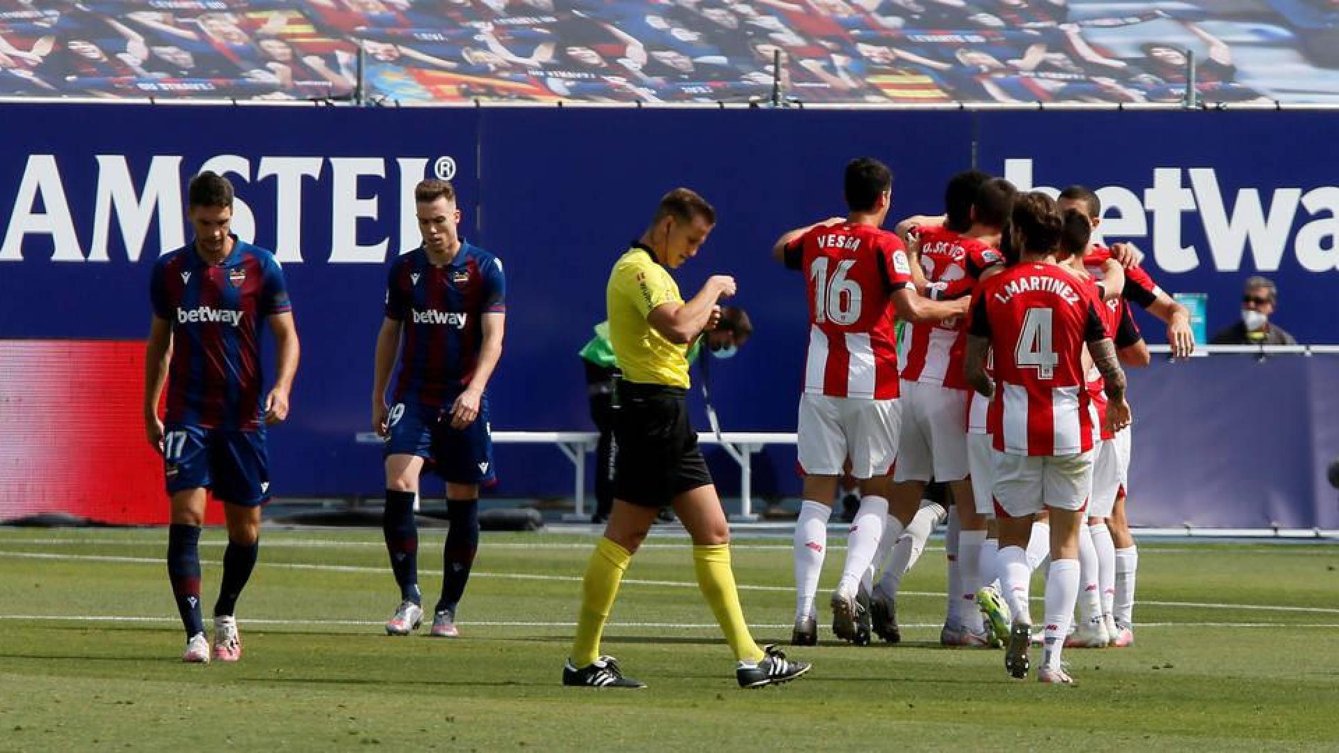 Raúl García mantiene viva la llama europea del Athletic