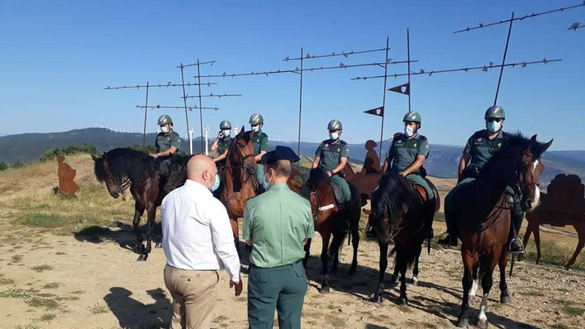 La Guardia Civil vigila a caballo el Camino de Santiago en Navarra