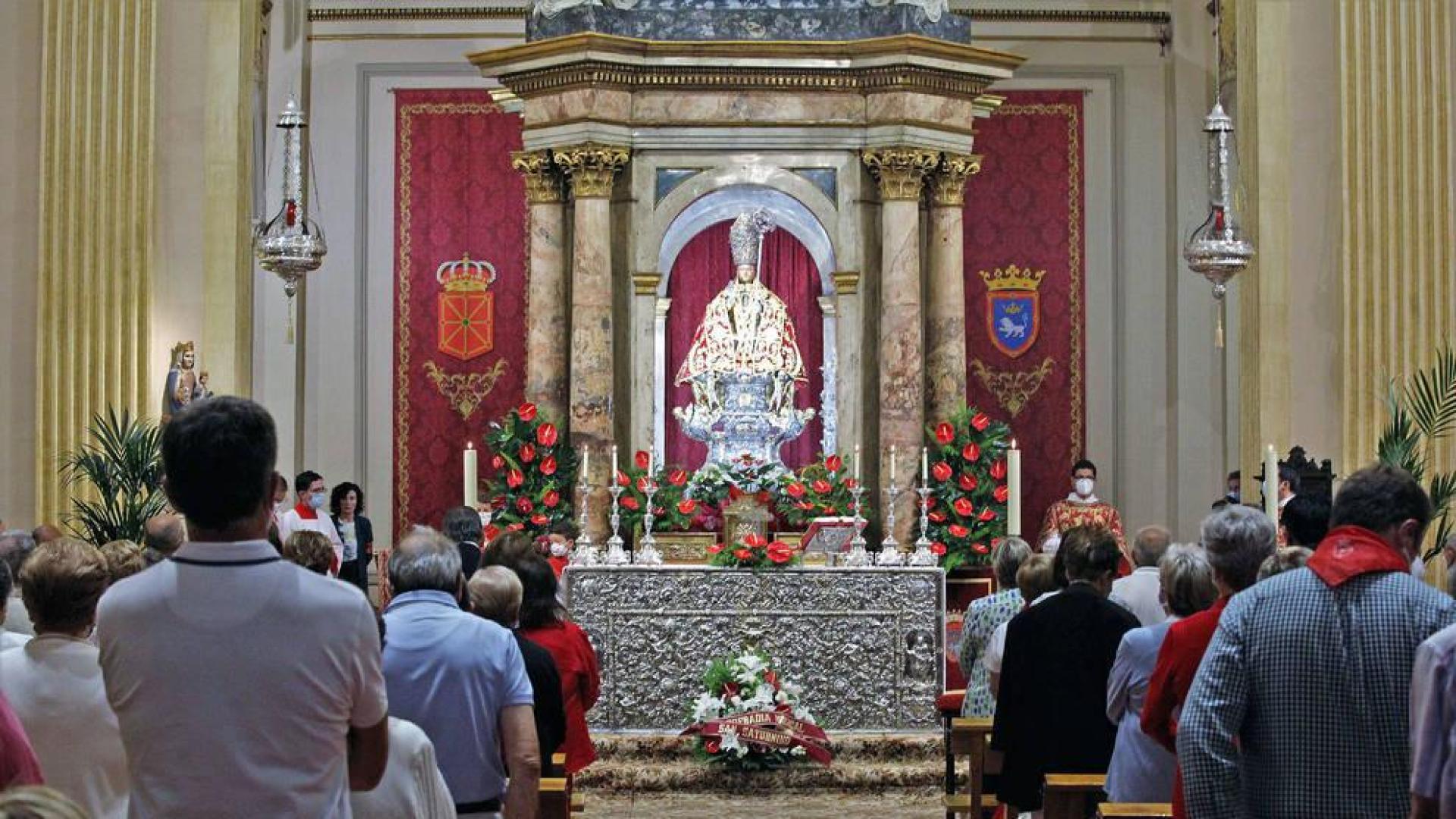 El altar de San Fermín, instantes antes de dar comienzo la eucaristía de la Octava, este martes.