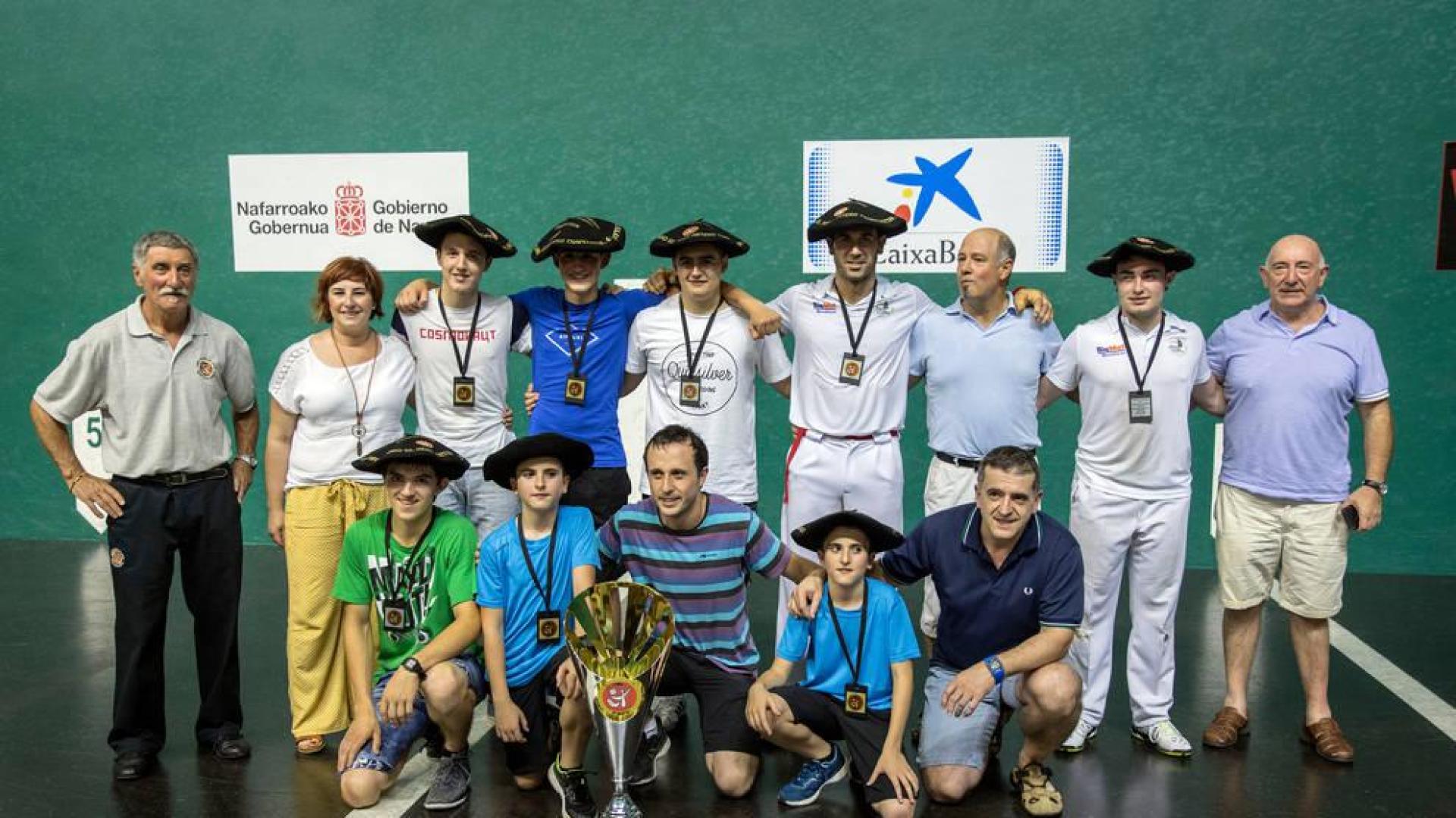 ÚLTIMOS CAMPEONES.  El equipo de Santesteban se hizo con el título el año pasado en el Labrit.
