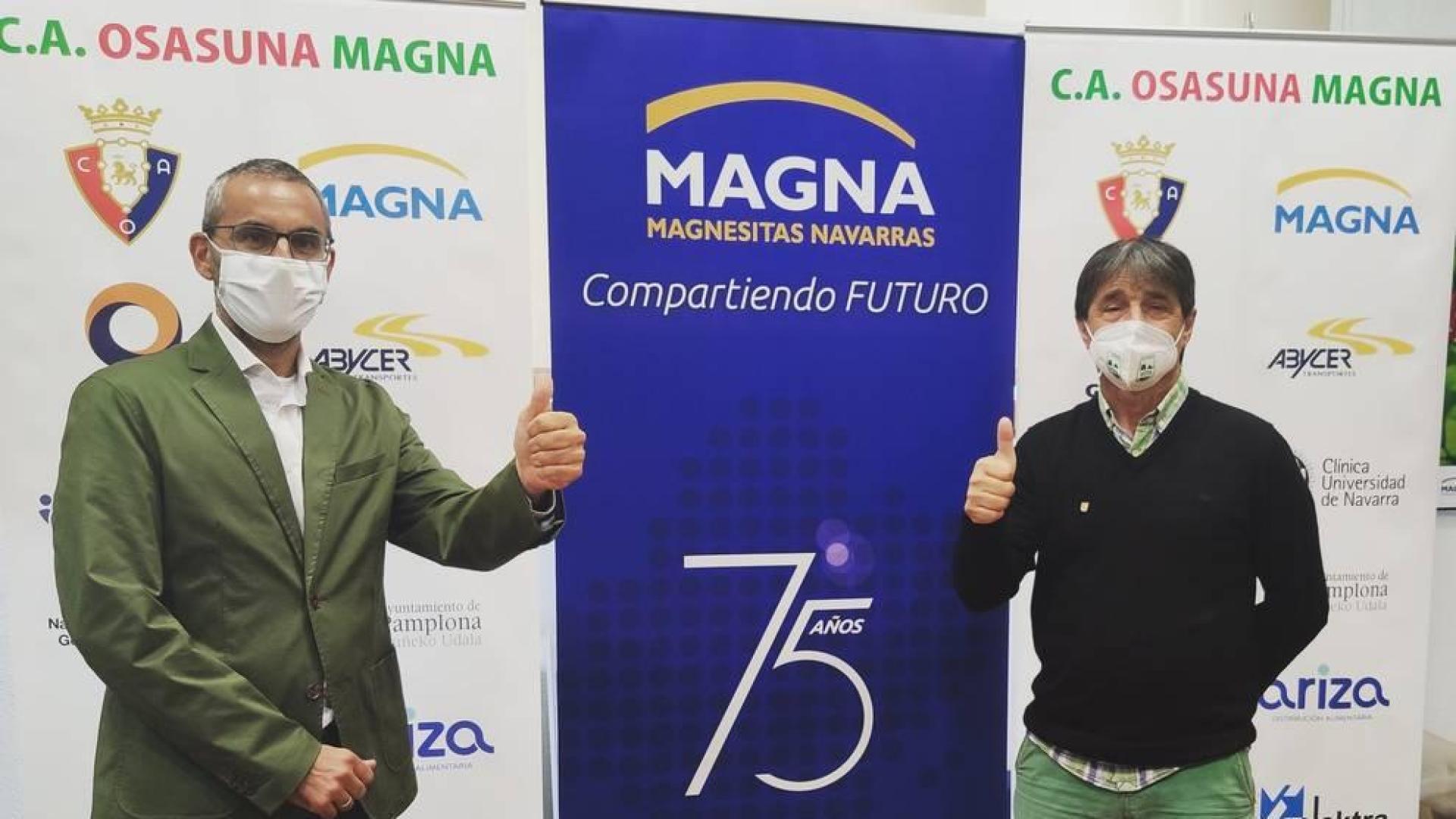 El director general de Magnesitas Navarras, Javier Creixell, y el presidente del CD Xota, Tatono Arregui.