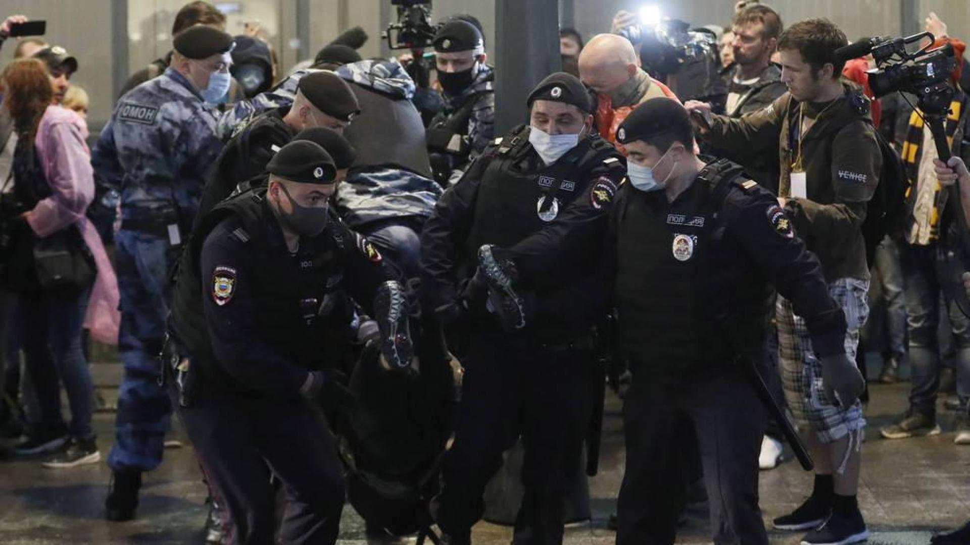 Más de 130 detenidos en la protesta contra las reformas para que Putin se perpetue en el poder
