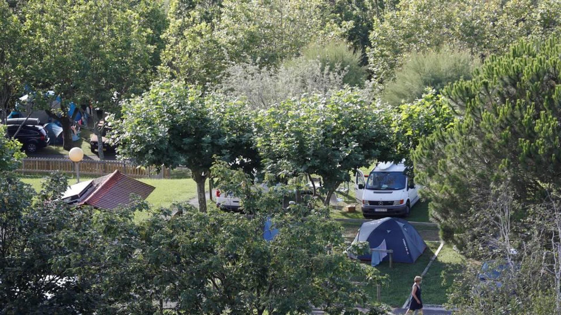 Reabren el camping de Zarautz al localizar 2 positivos y descartarse un foco