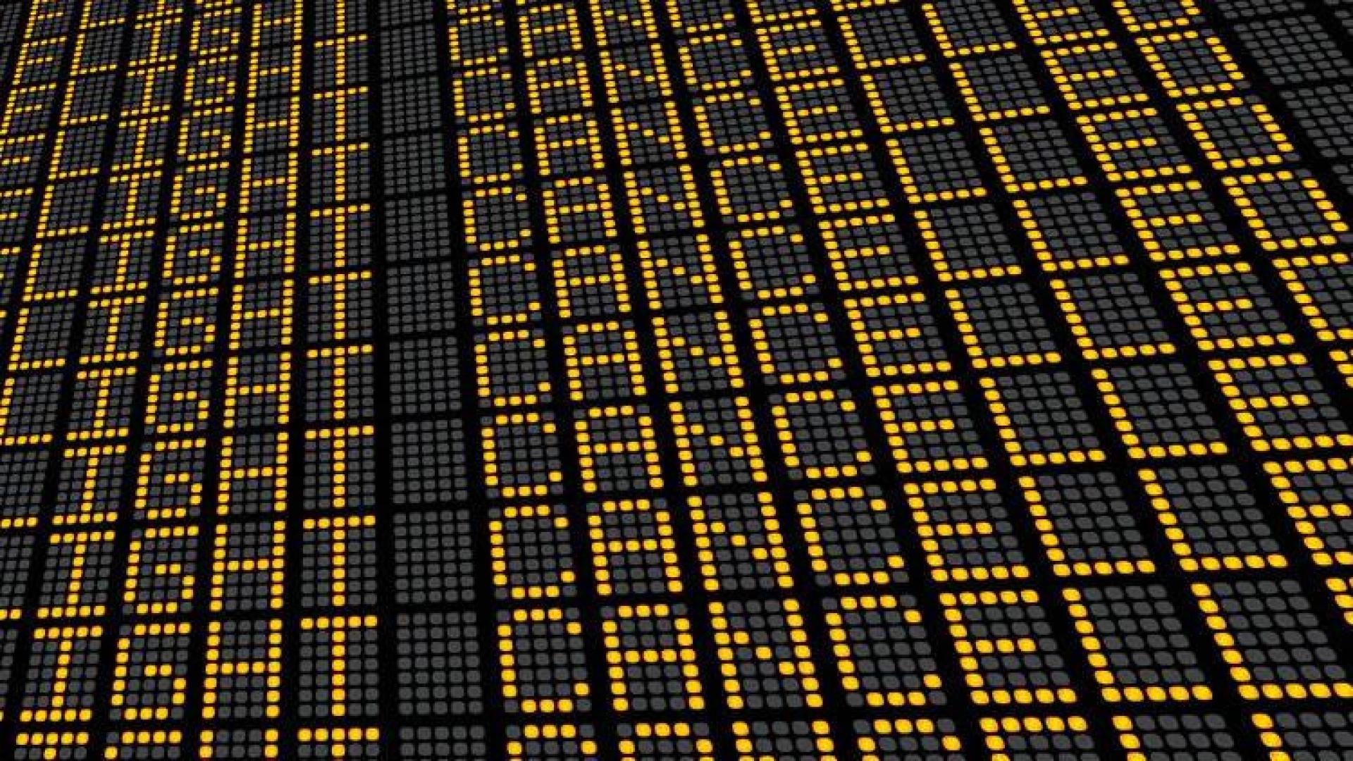 Panel de vuelos cancelados en un aeropuerto.