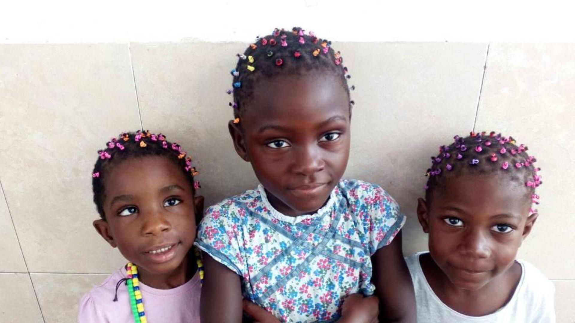 Una ONG busca familias para que diez niños guineanos pasen el verano en Navarra