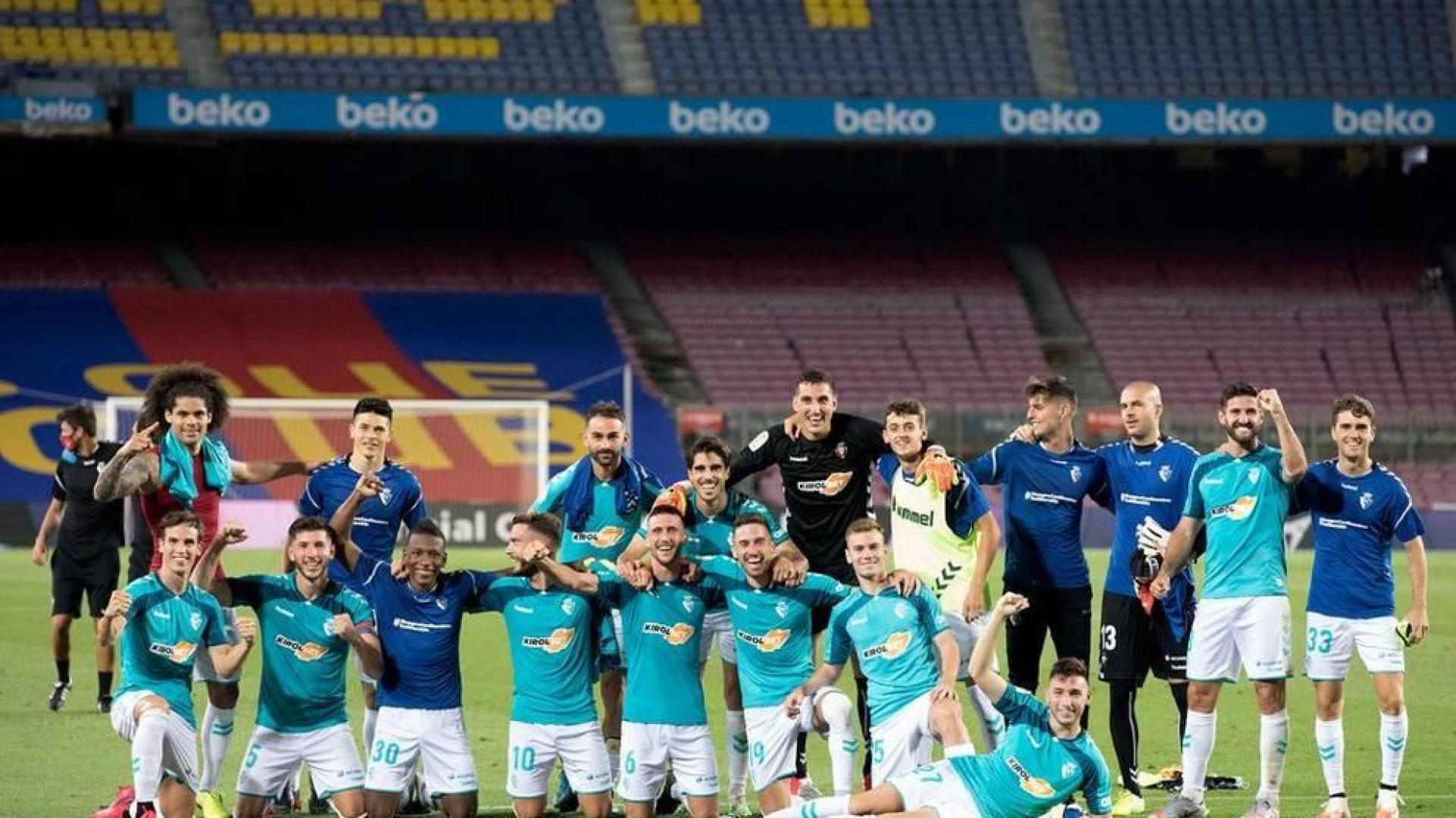 Los jugadores de Osasuna celebran la victoria.